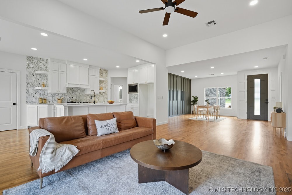 16103 E Oklahoma Street Property Photo 8