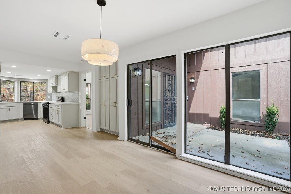 10162 S Marion Avenue Property Photo 5