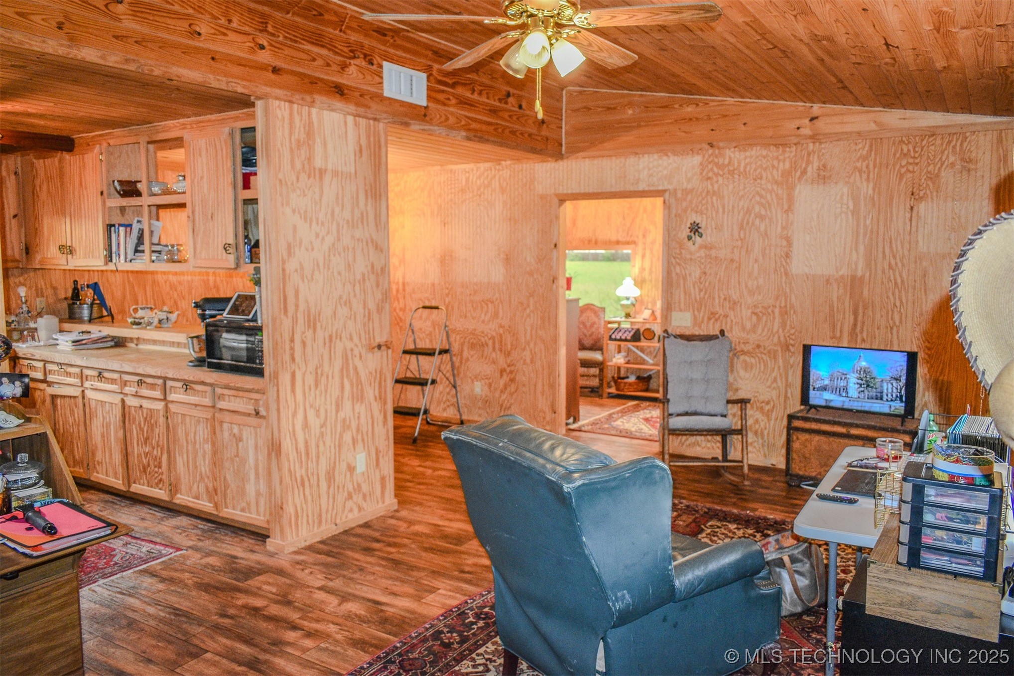 919 N 4210 Road Property Photo 4