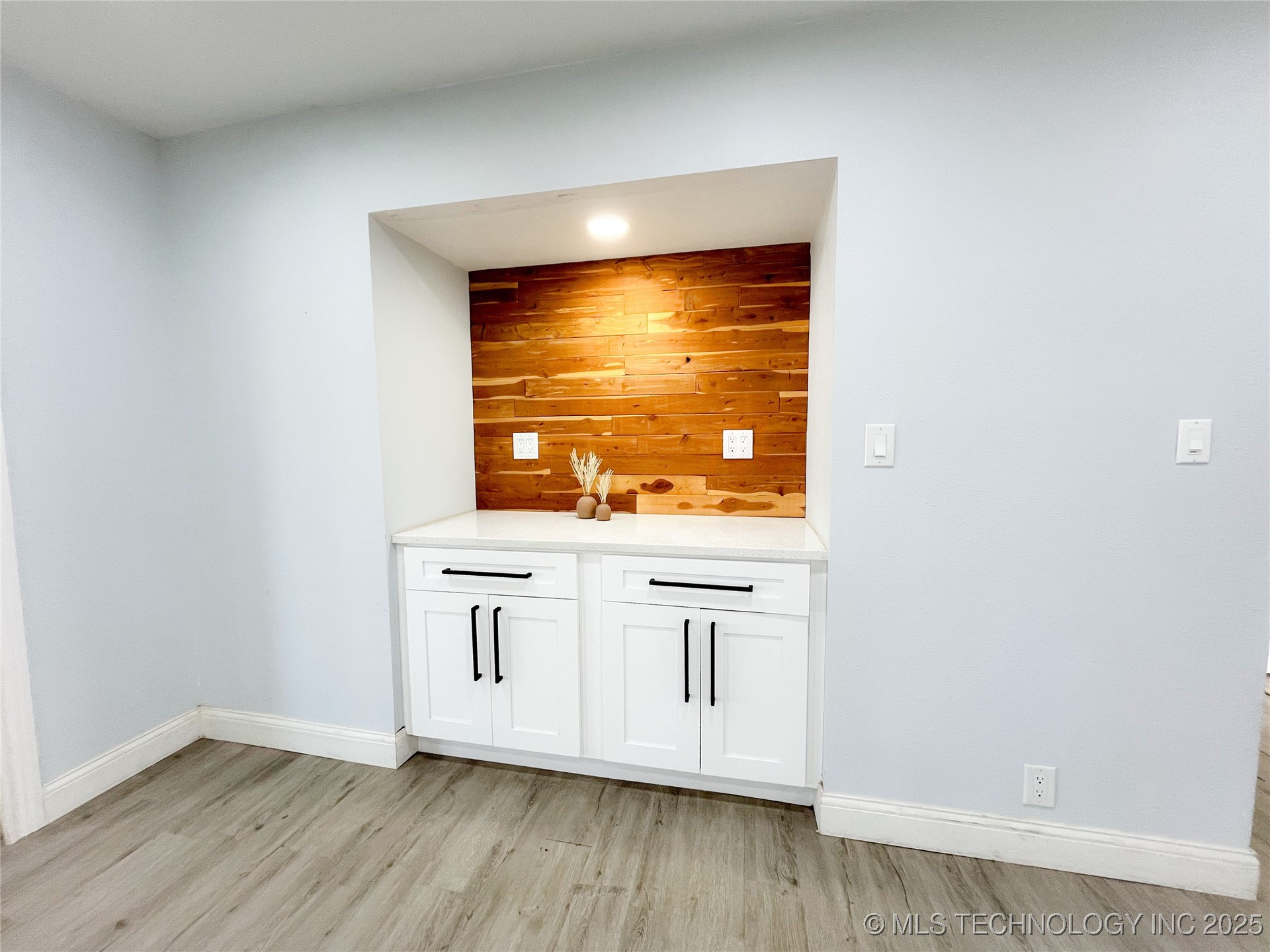 500 E Iowa Property Photo 14