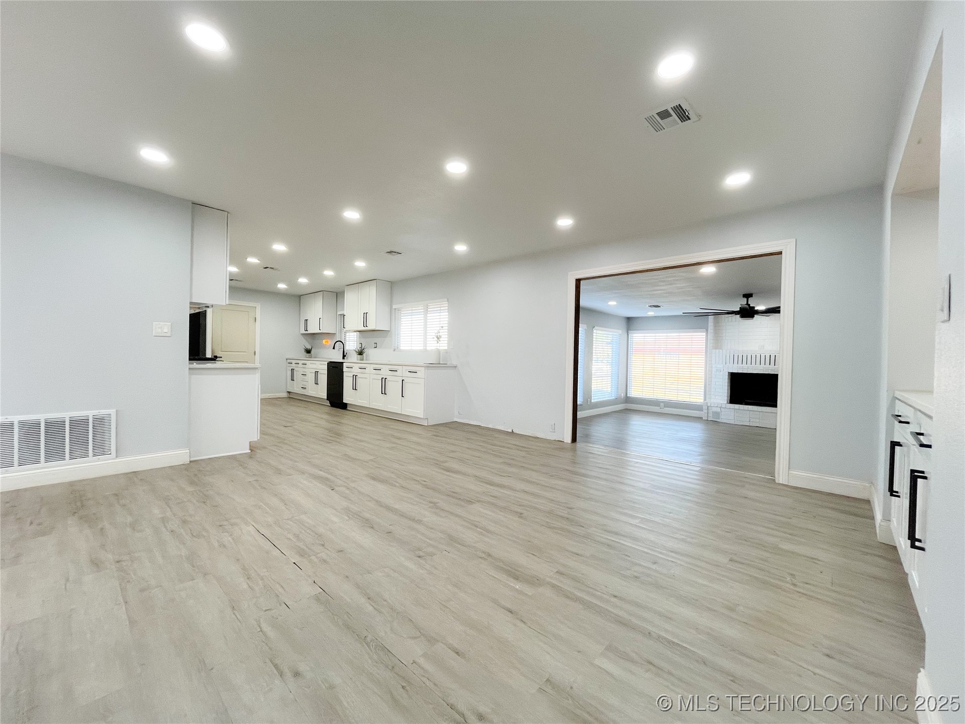 500 E Iowa Property Photo 15