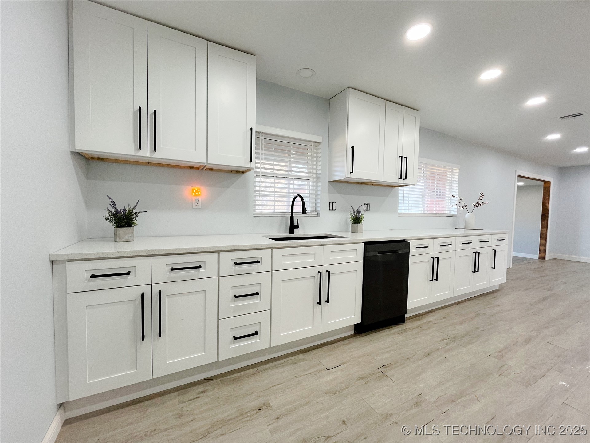 500 E Iowa Property Photo 16