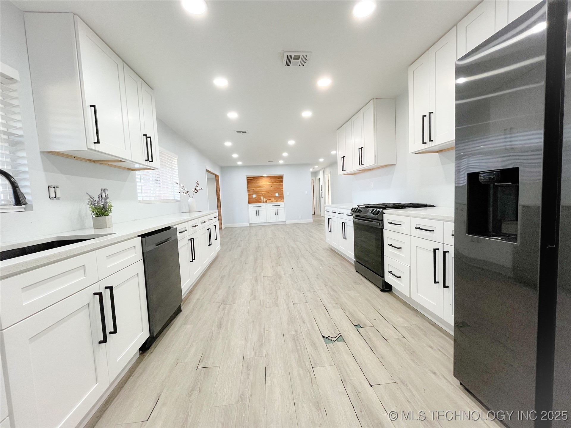 500 E Iowa Property Photo 20