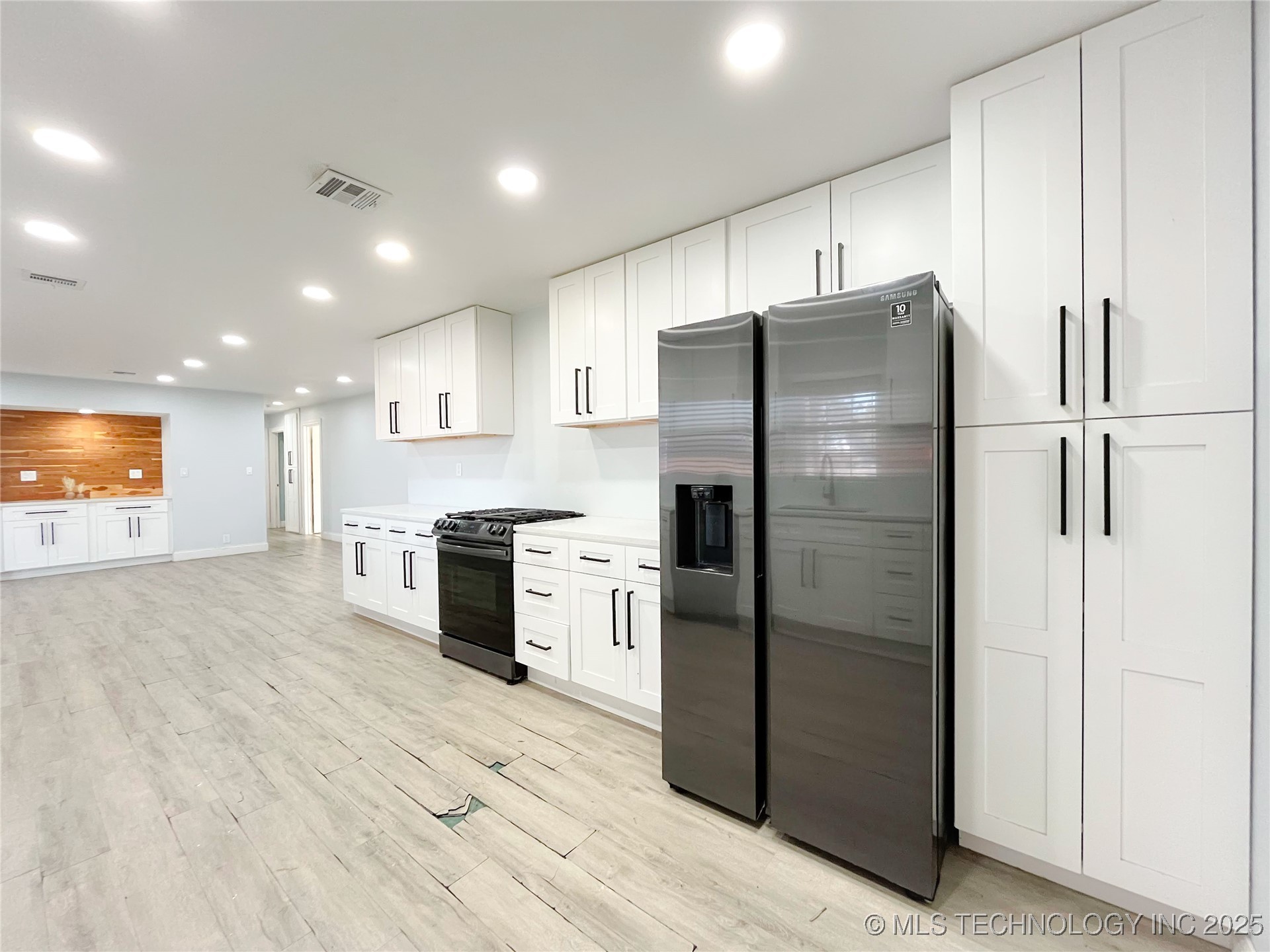 500 E Iowa Property Photo 21