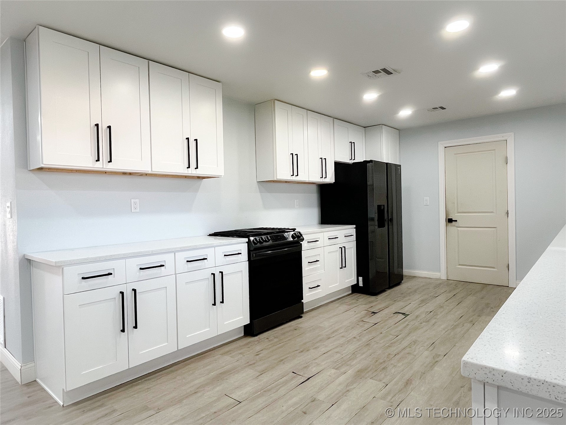 500 E Iowa Property Photo 22