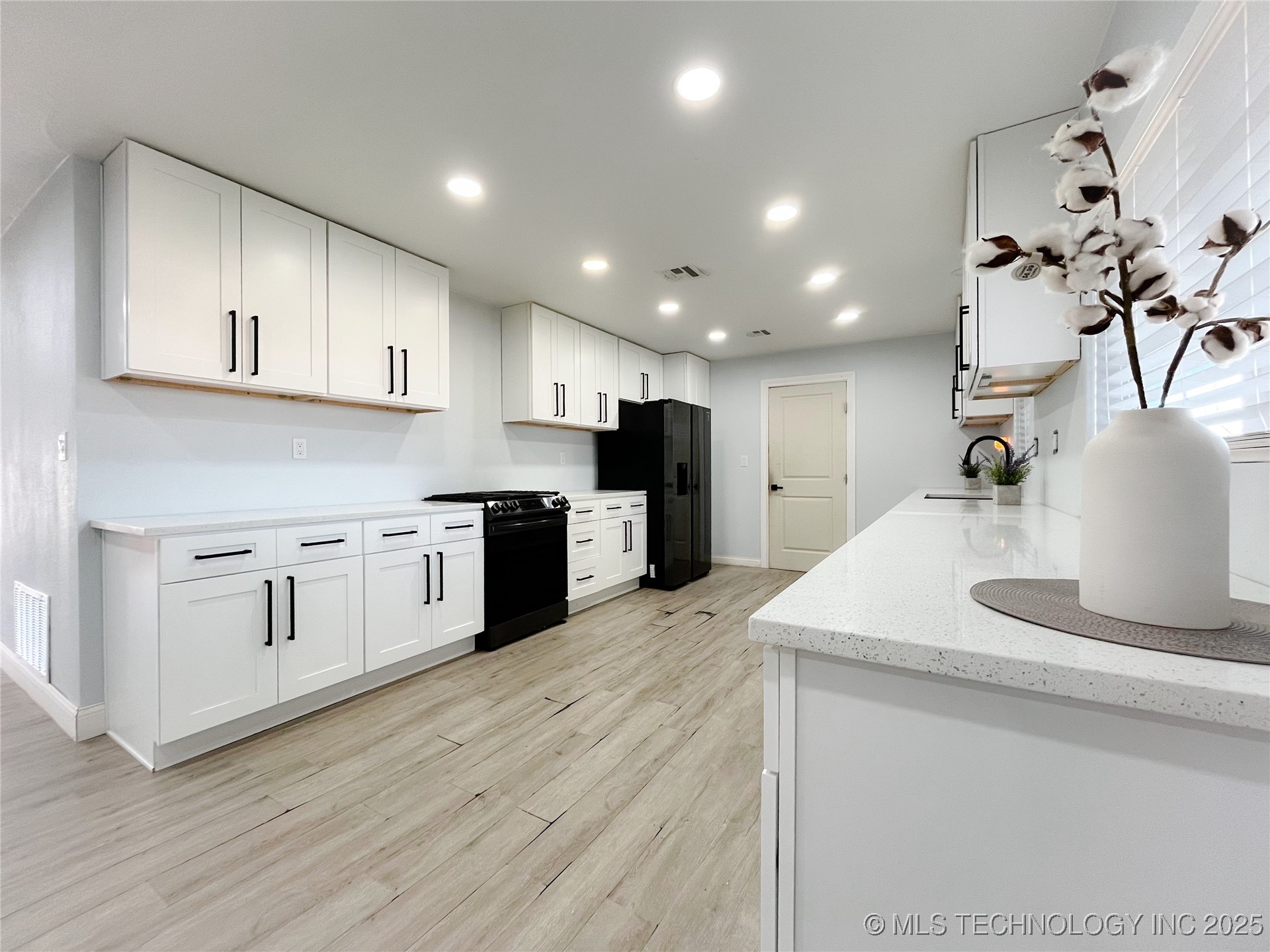500 E Iowa Property Photo 23