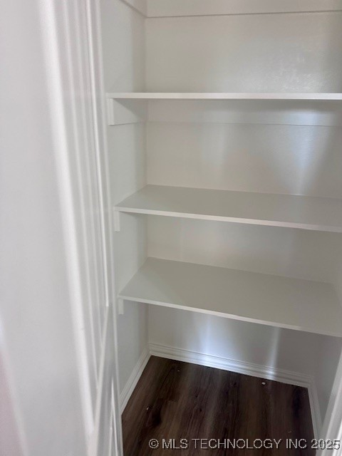 1654 W Woodcraft Road Property Photo 6