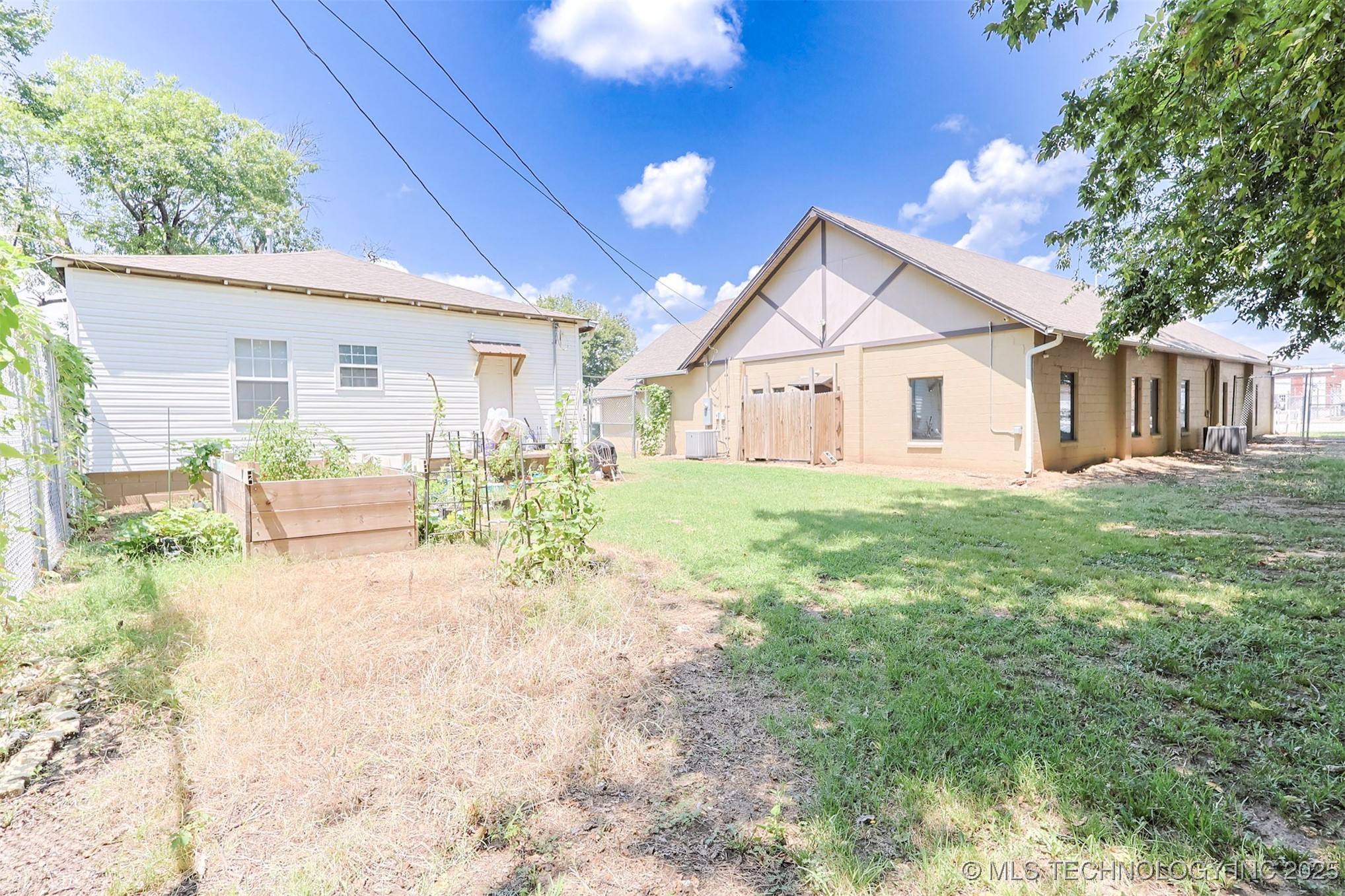 206 E 3rd Street Property Photo 3