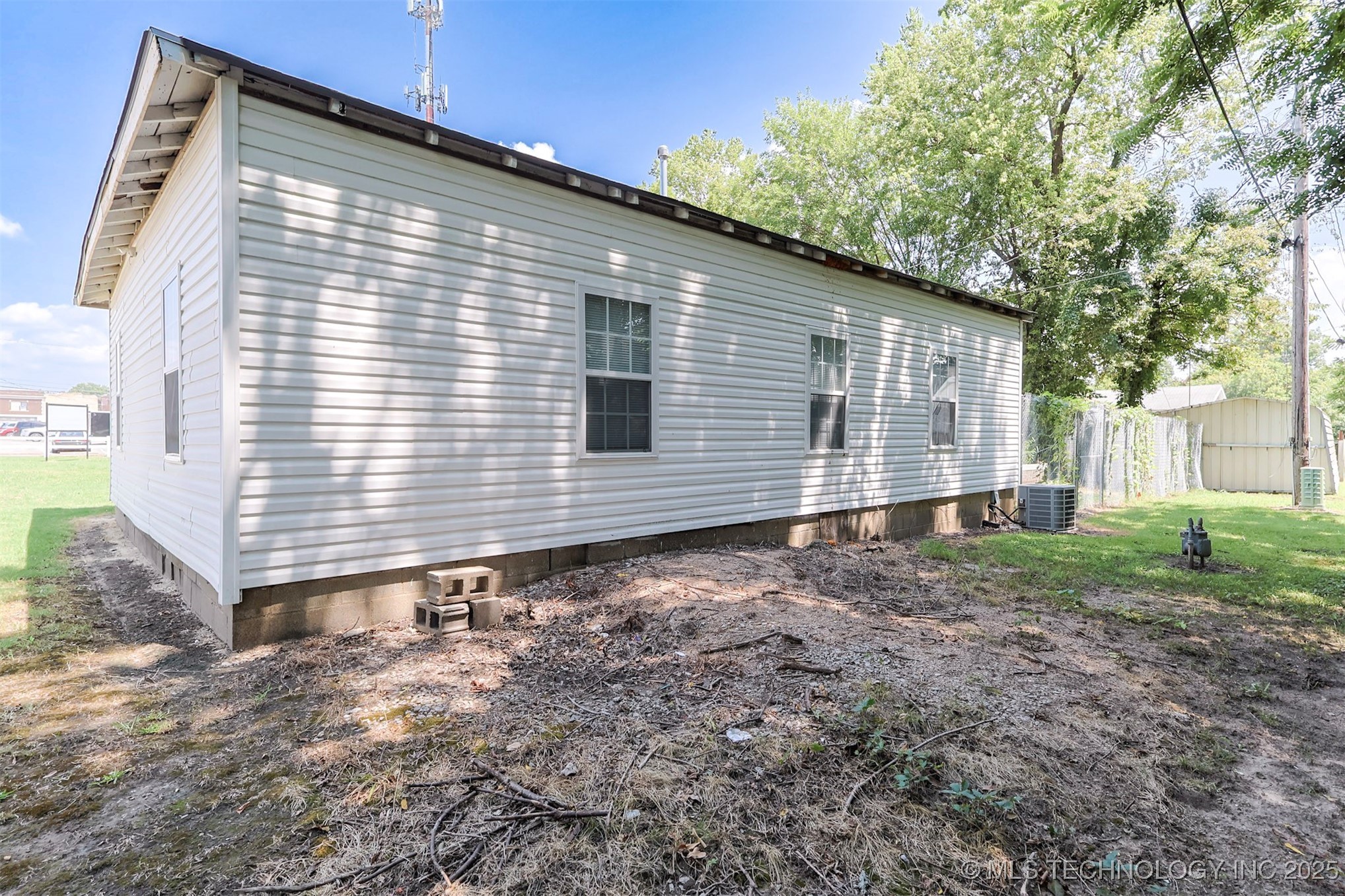 206 E 3rd Street Property Photo 5