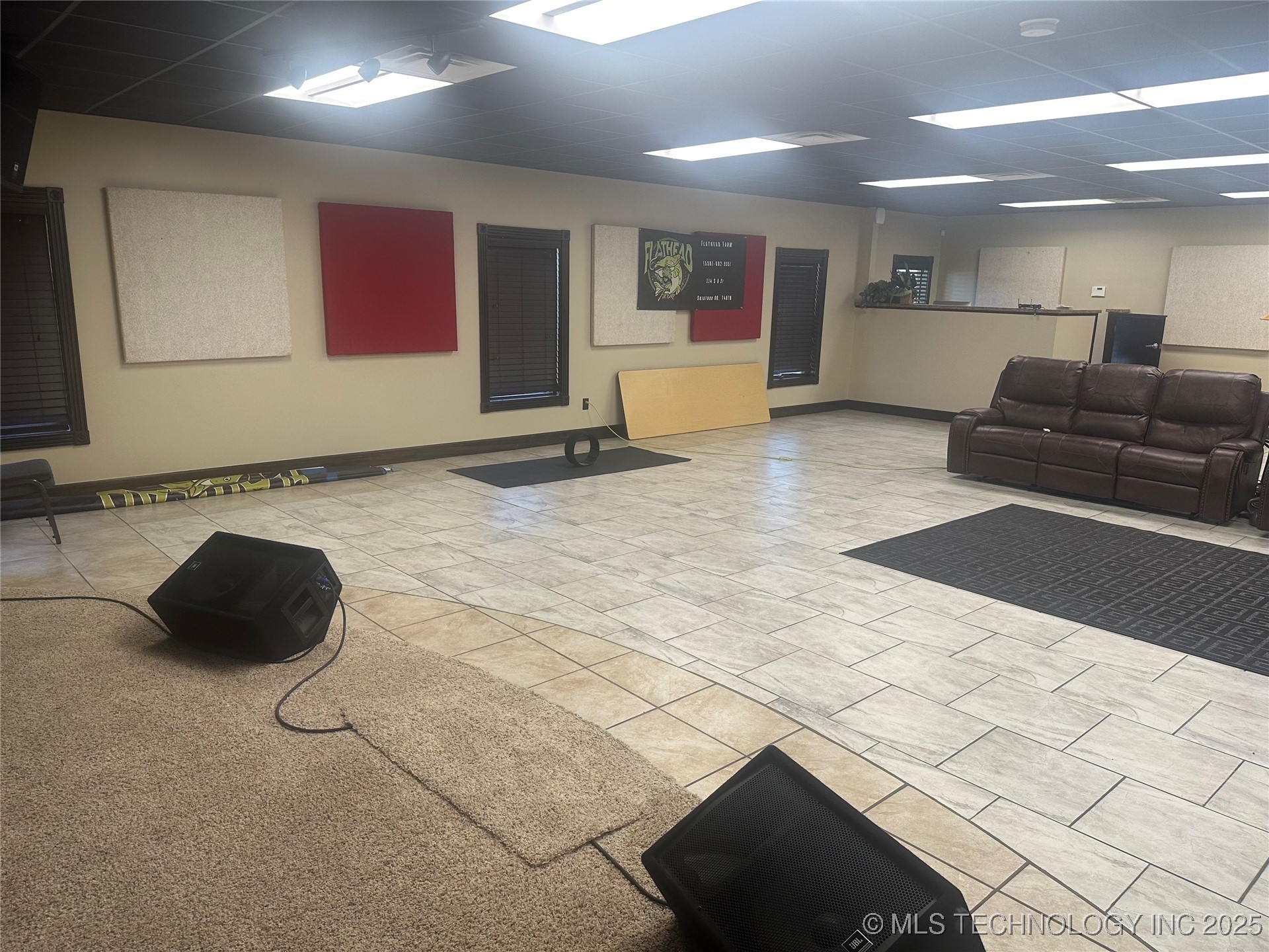 206 E 3rd Street Property Photo 6