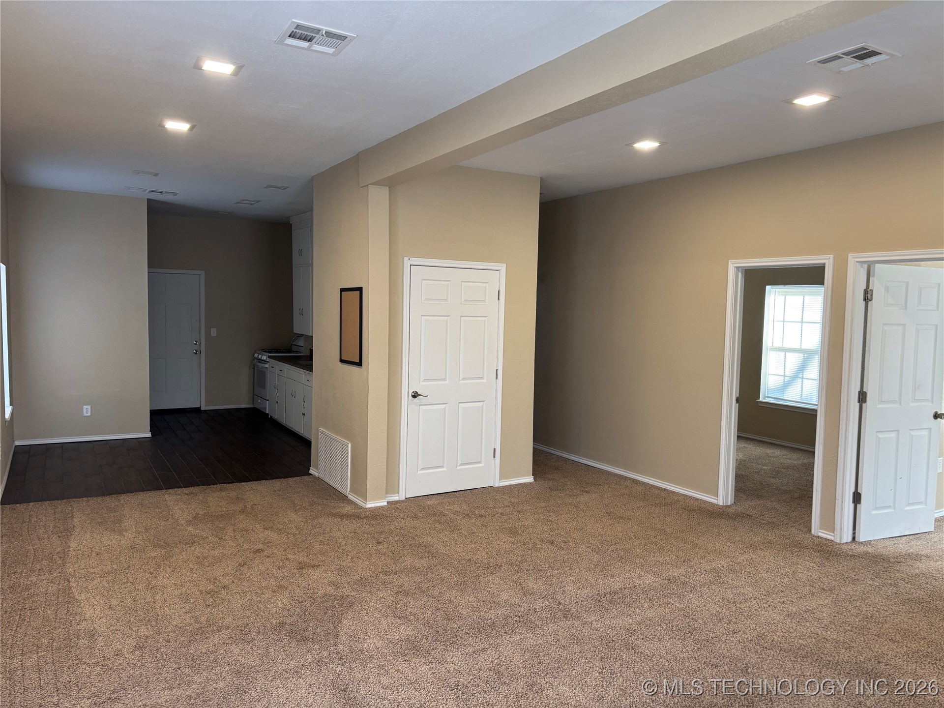 206 E 3rd Street Property Photo 16