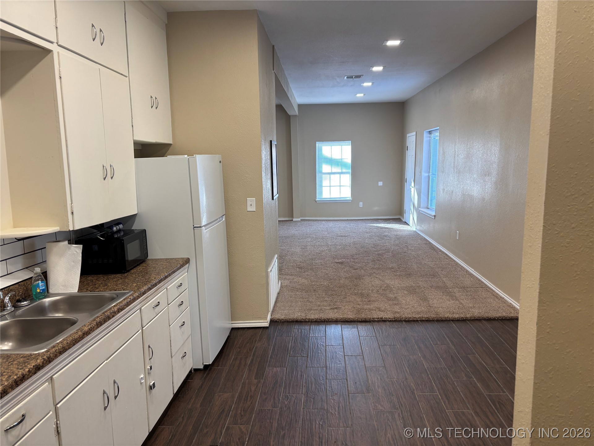 206 E 3rd Street Property Photo 17