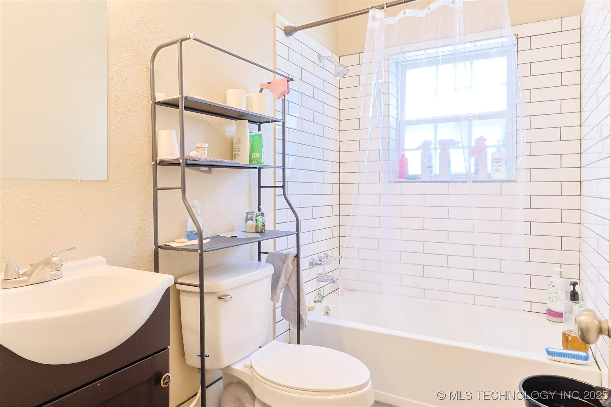 206 E 3rd Street Property Photo 23