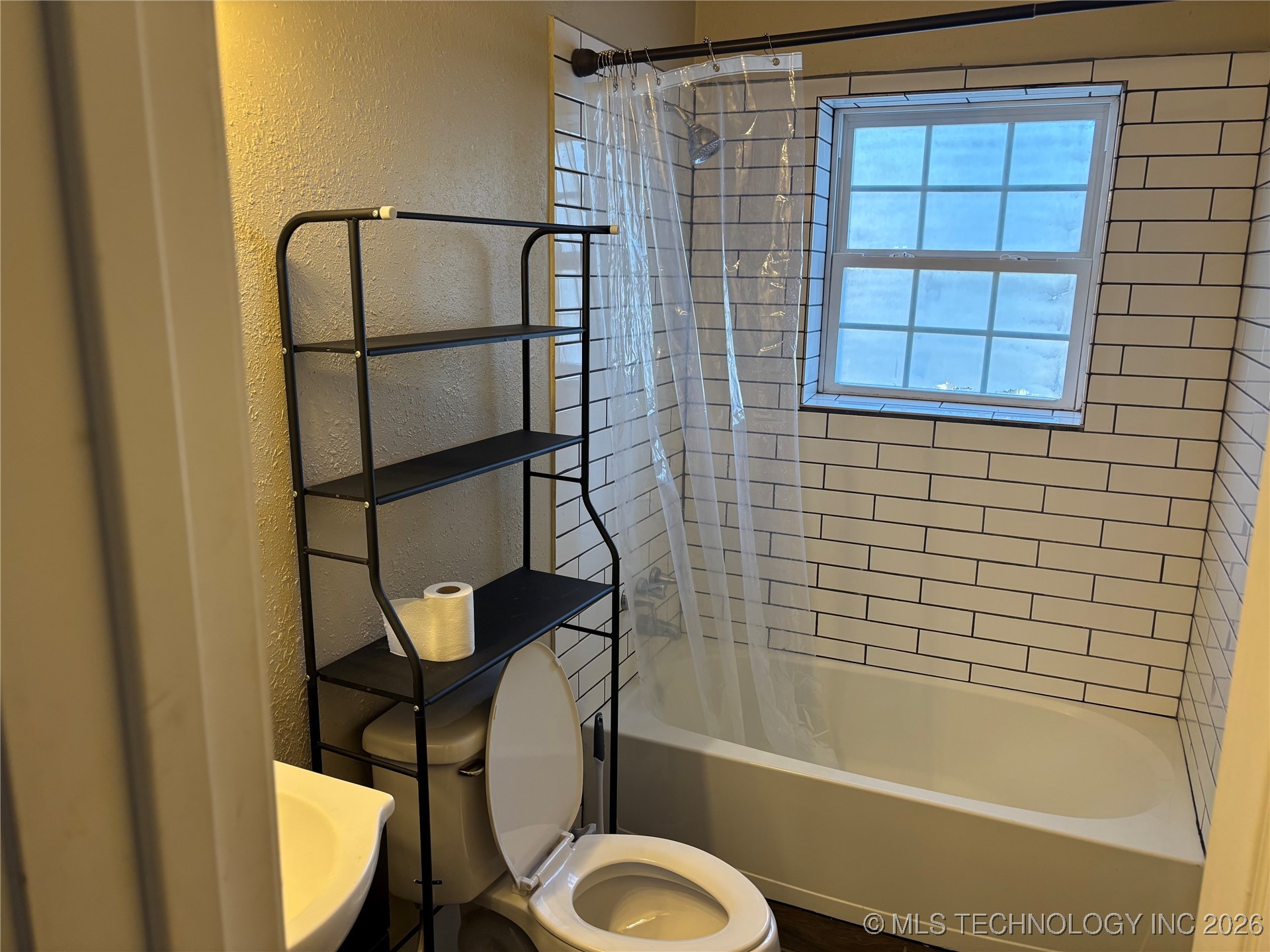 206 E 3rd Street Property Photo 24