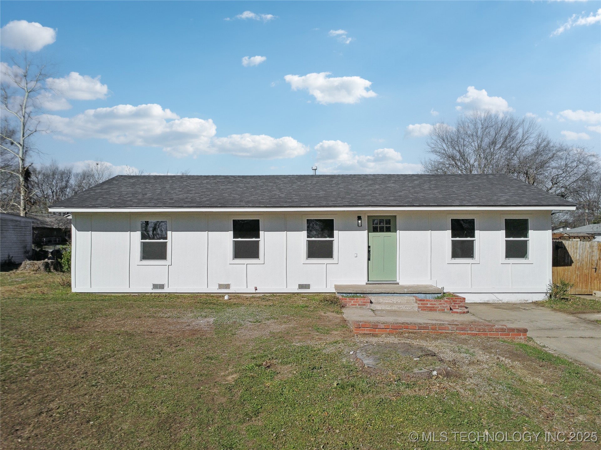 1137 N Oklahoma Avenue Property Photo 2
