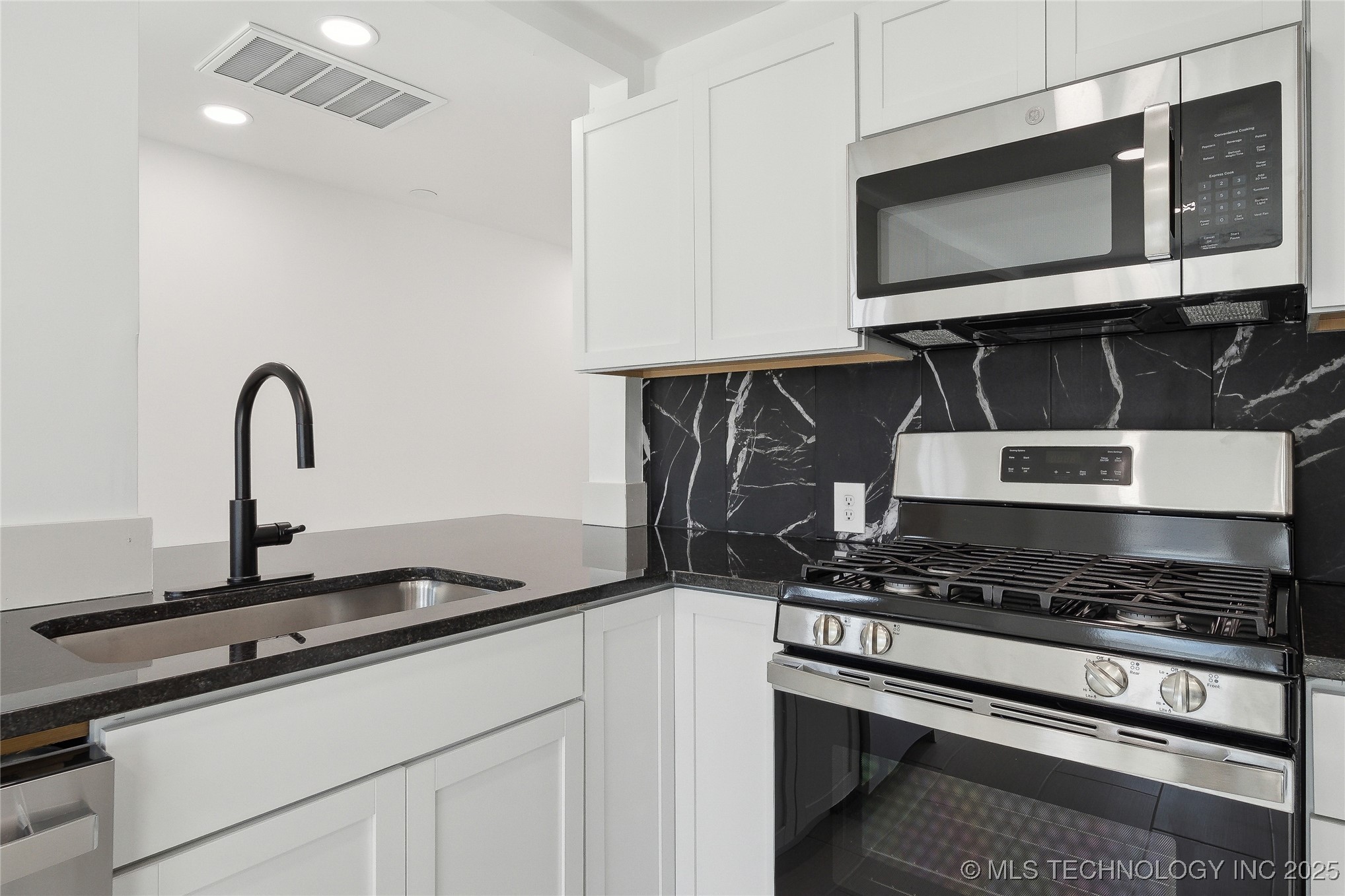 1137 N Oklahoma Avenue Property Photo 8