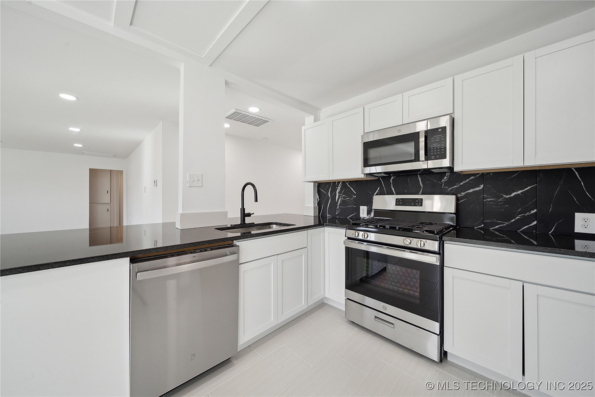 1137 N Oklahoma Avenue Property Photo 16