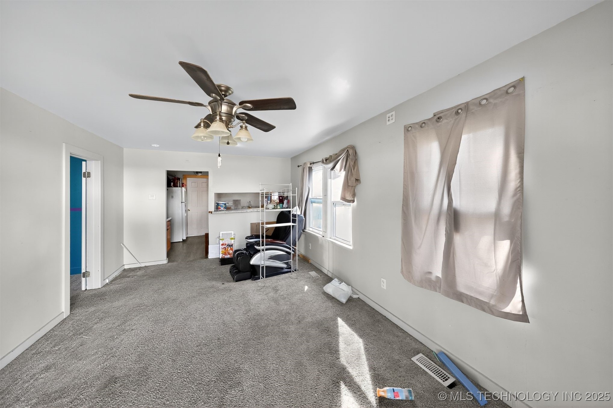 1128 E Arch Avenue Property Photo 3