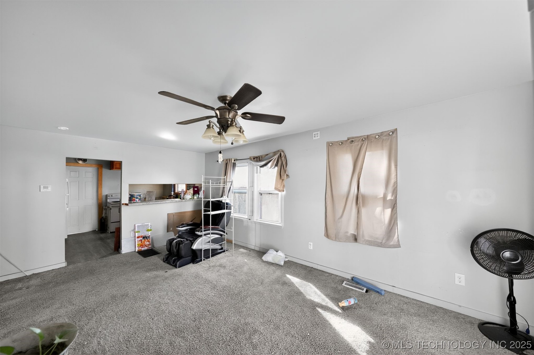 1128 E Arch Avenue Property Photo 5