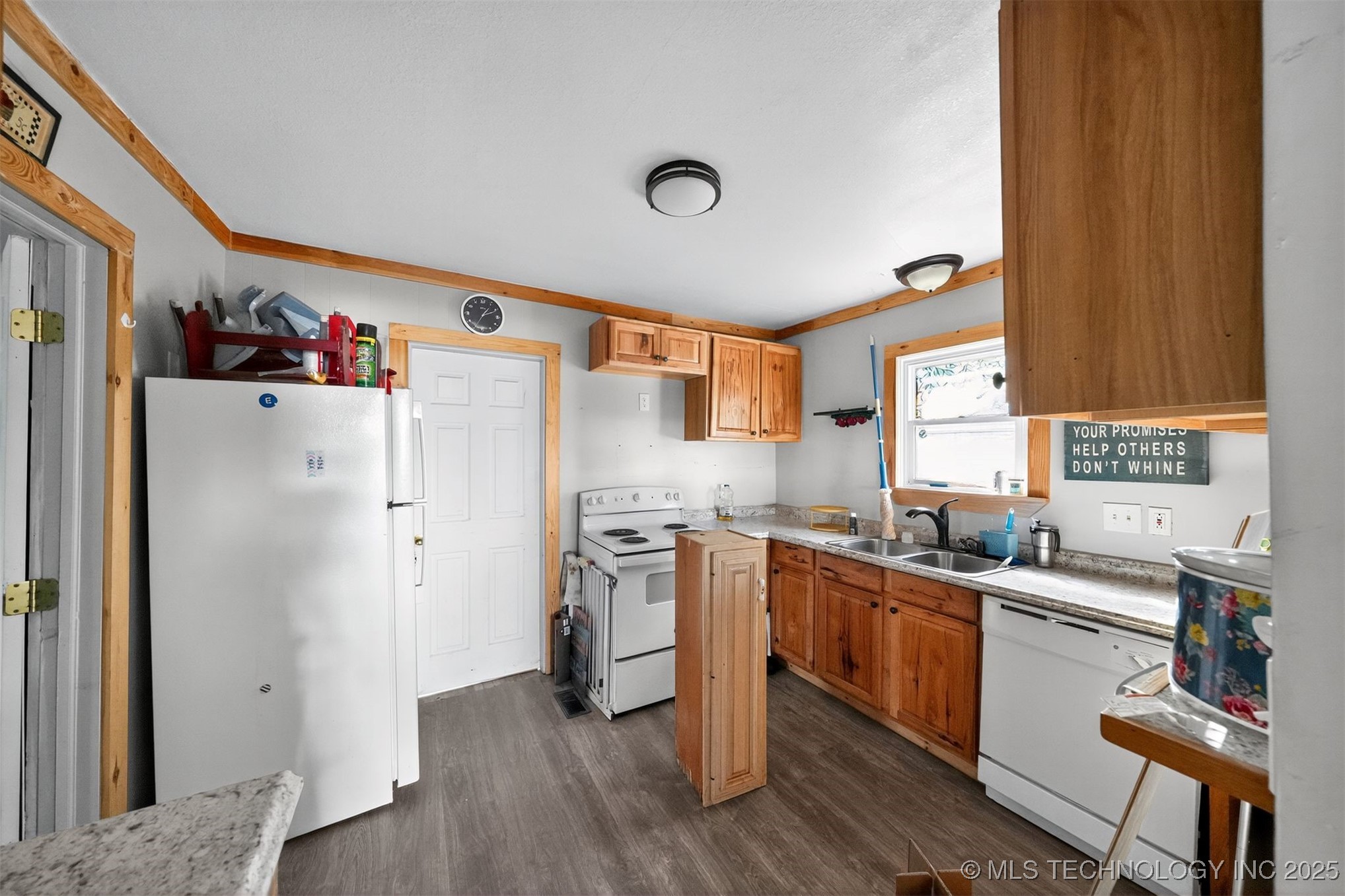 1128 E Arch Avenue Property Photo 8