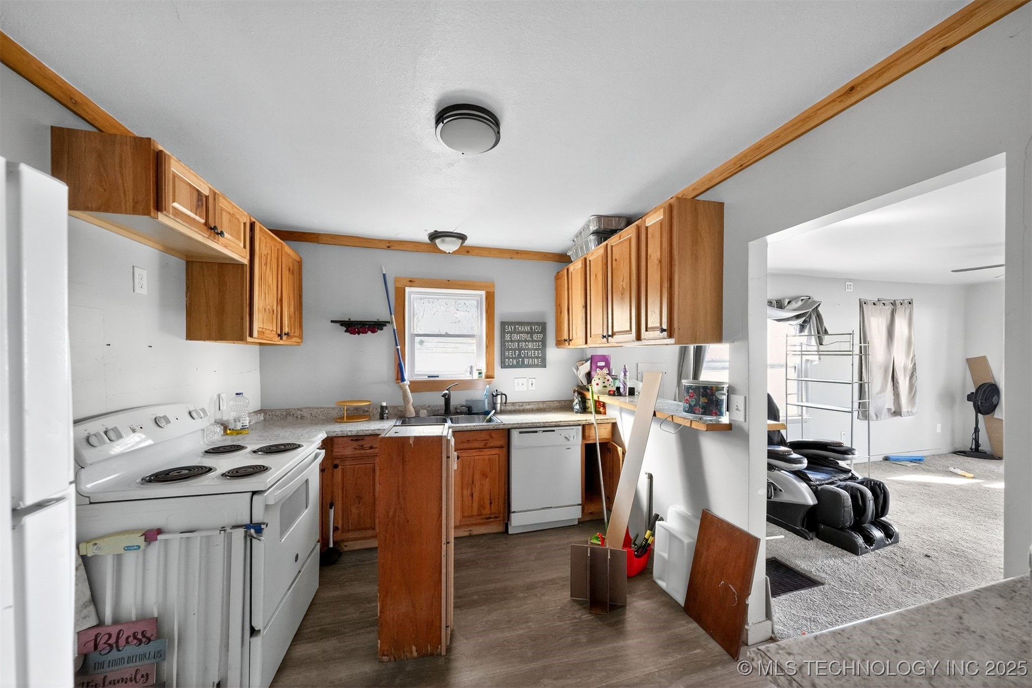 1128 E Arch Avenue Property Photo 10