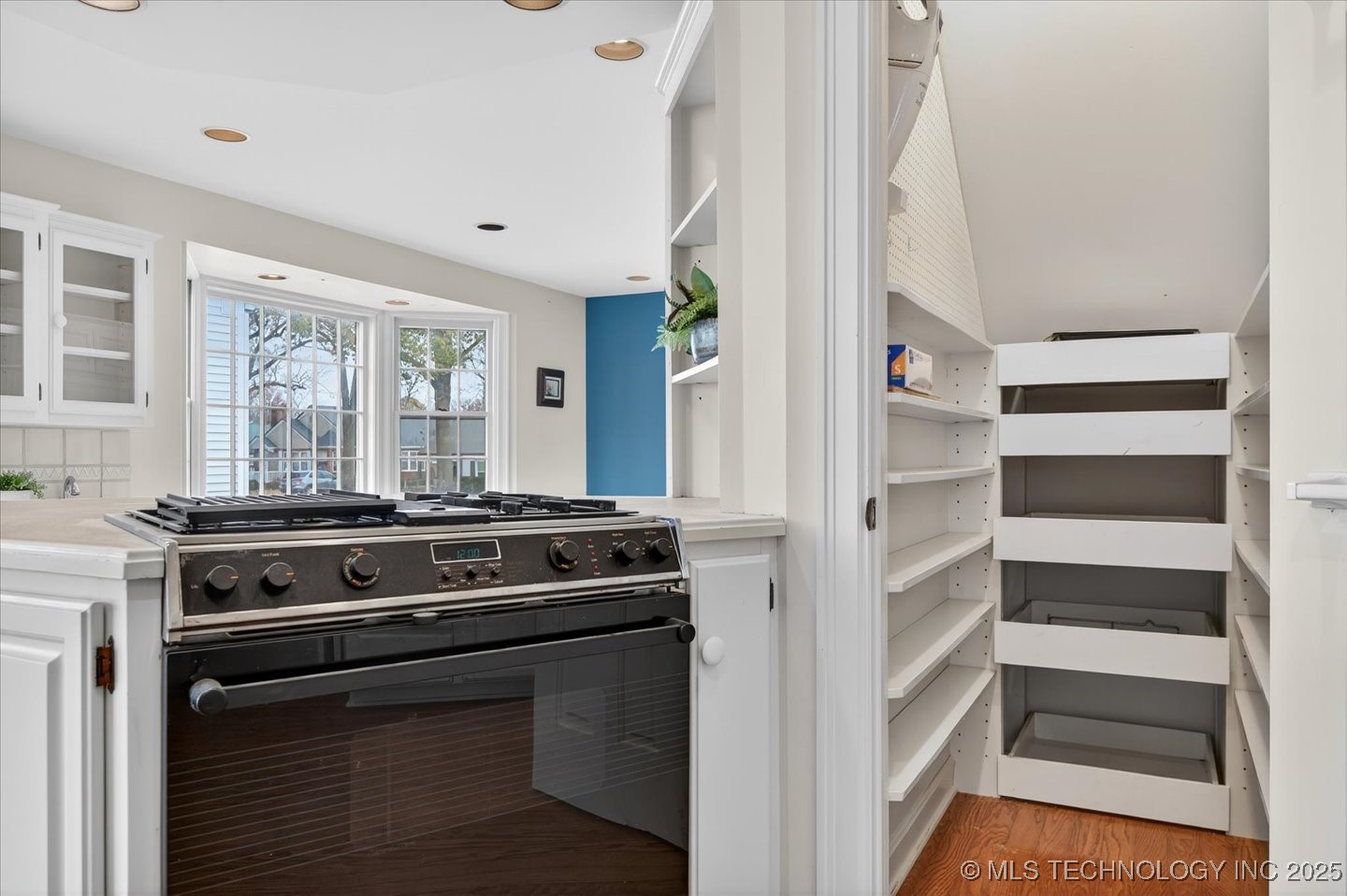 1731 S Johnstone Avenue Property Photo 11