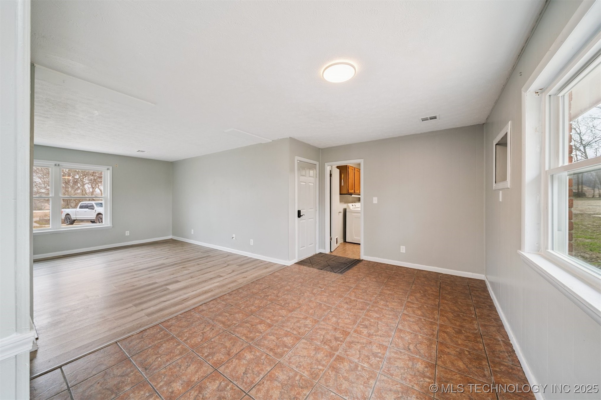 8206 E 530 Road Property Photo 6