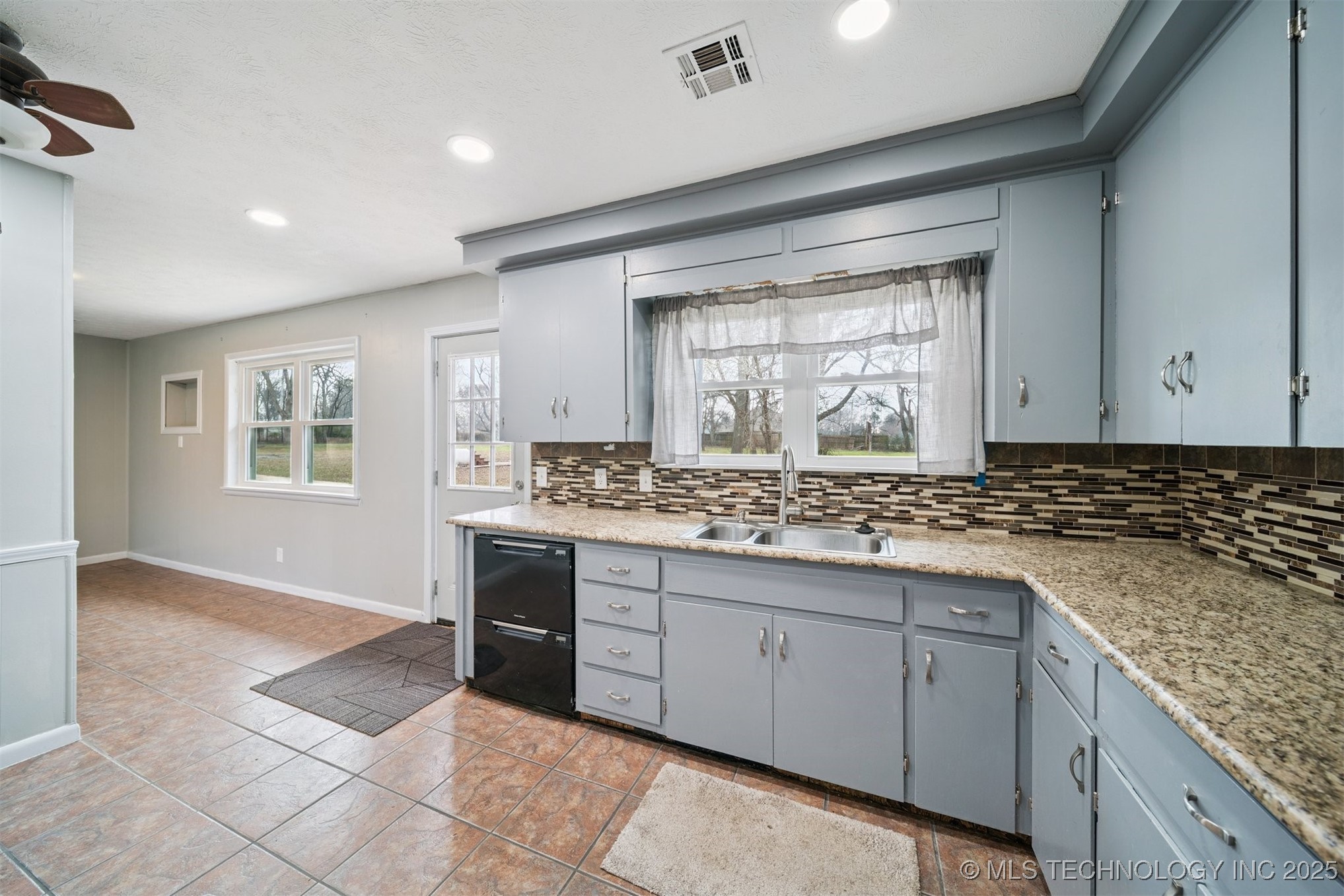 8206 E 530 Road Property Photo 8