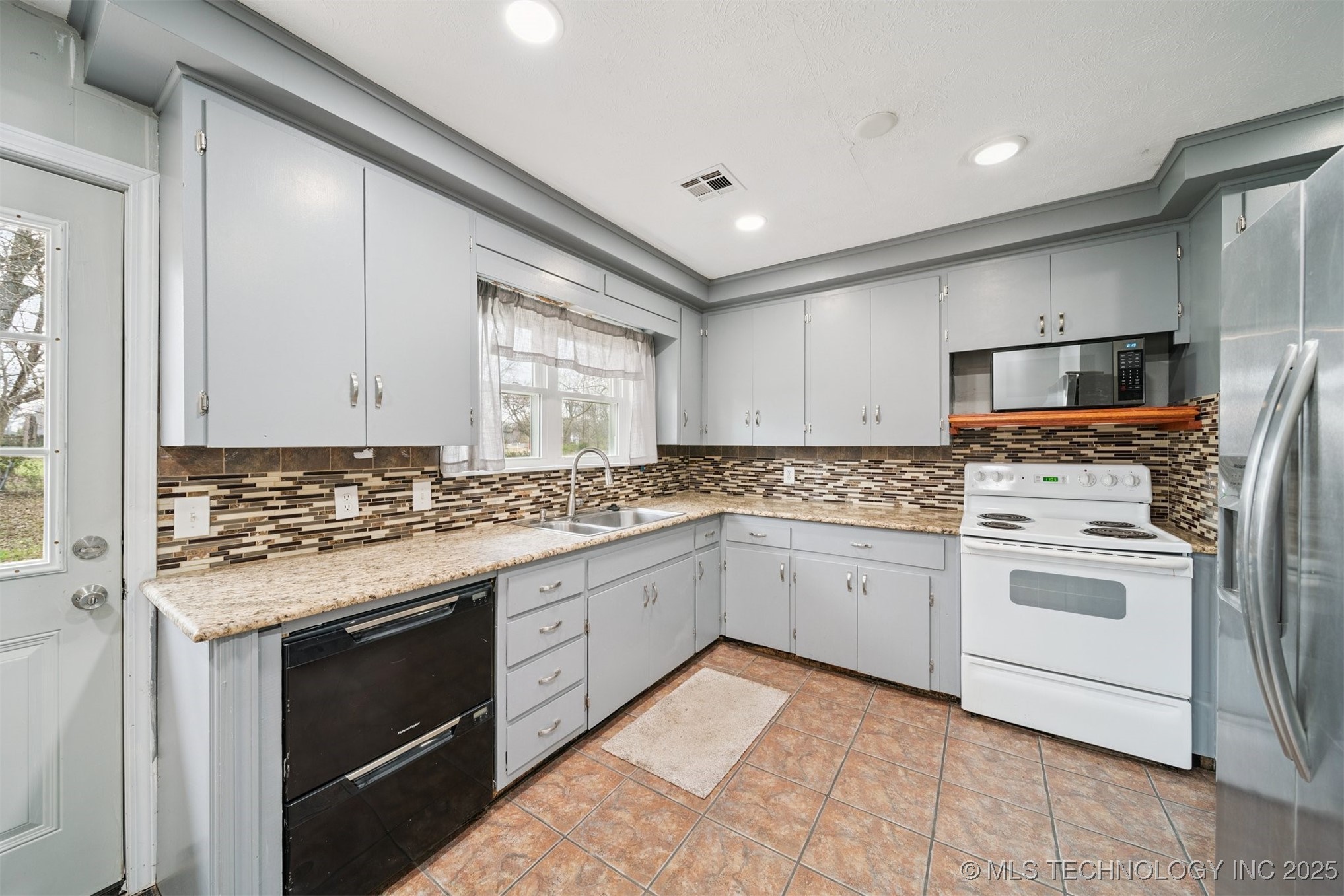 8206 E 530 Road Property Photo 9