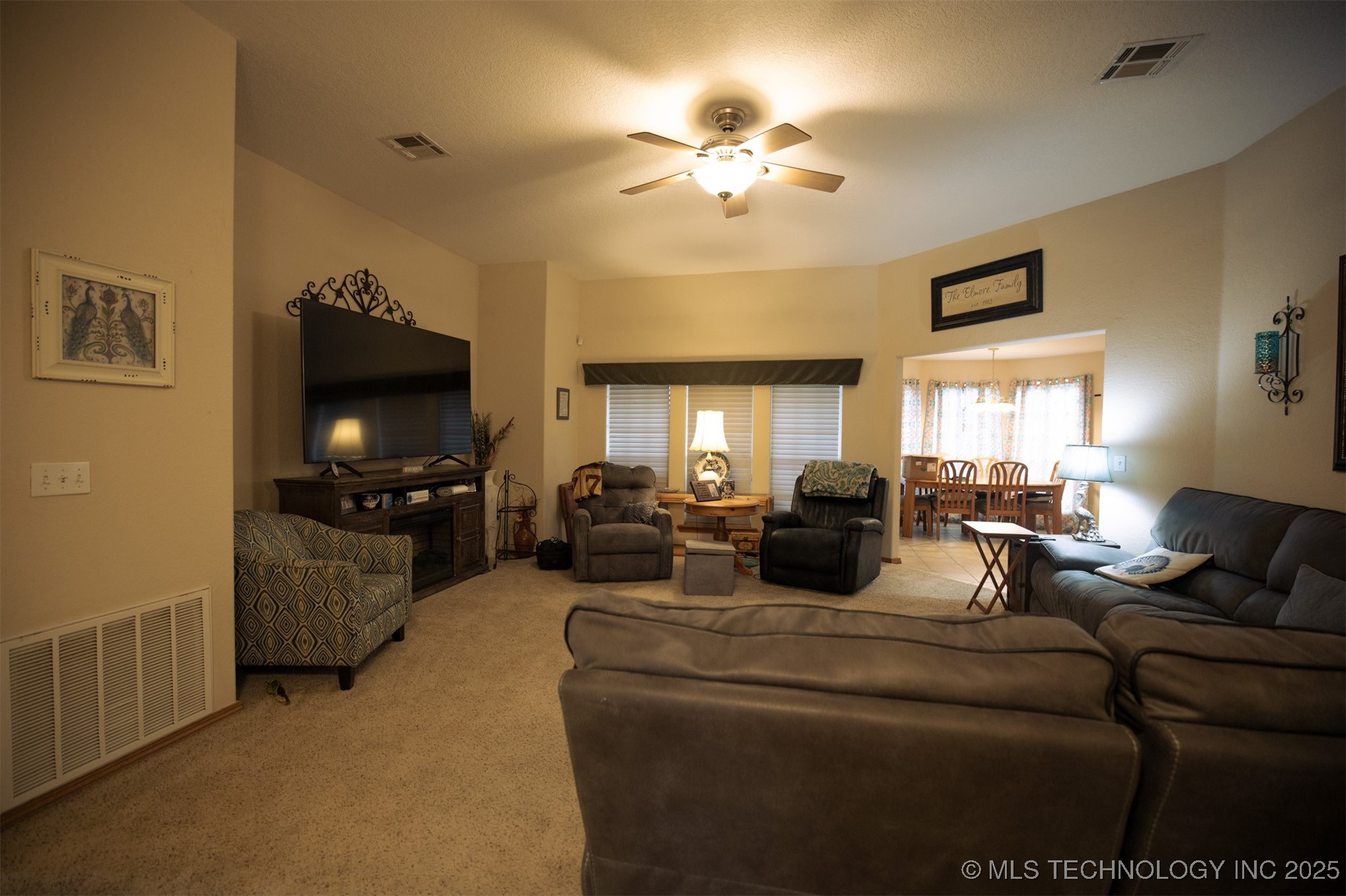 213 Laurel Street Property Photo 5