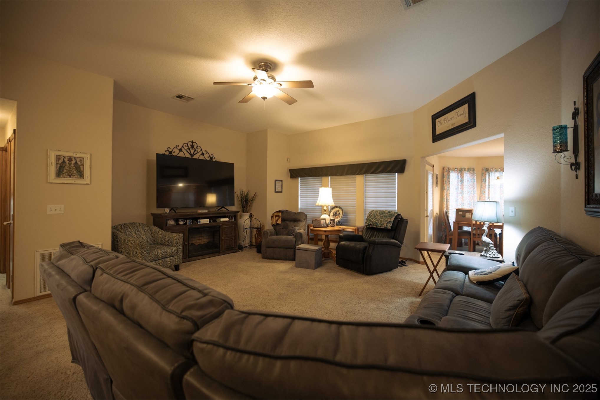 213 Laurel Street Property Photo 6