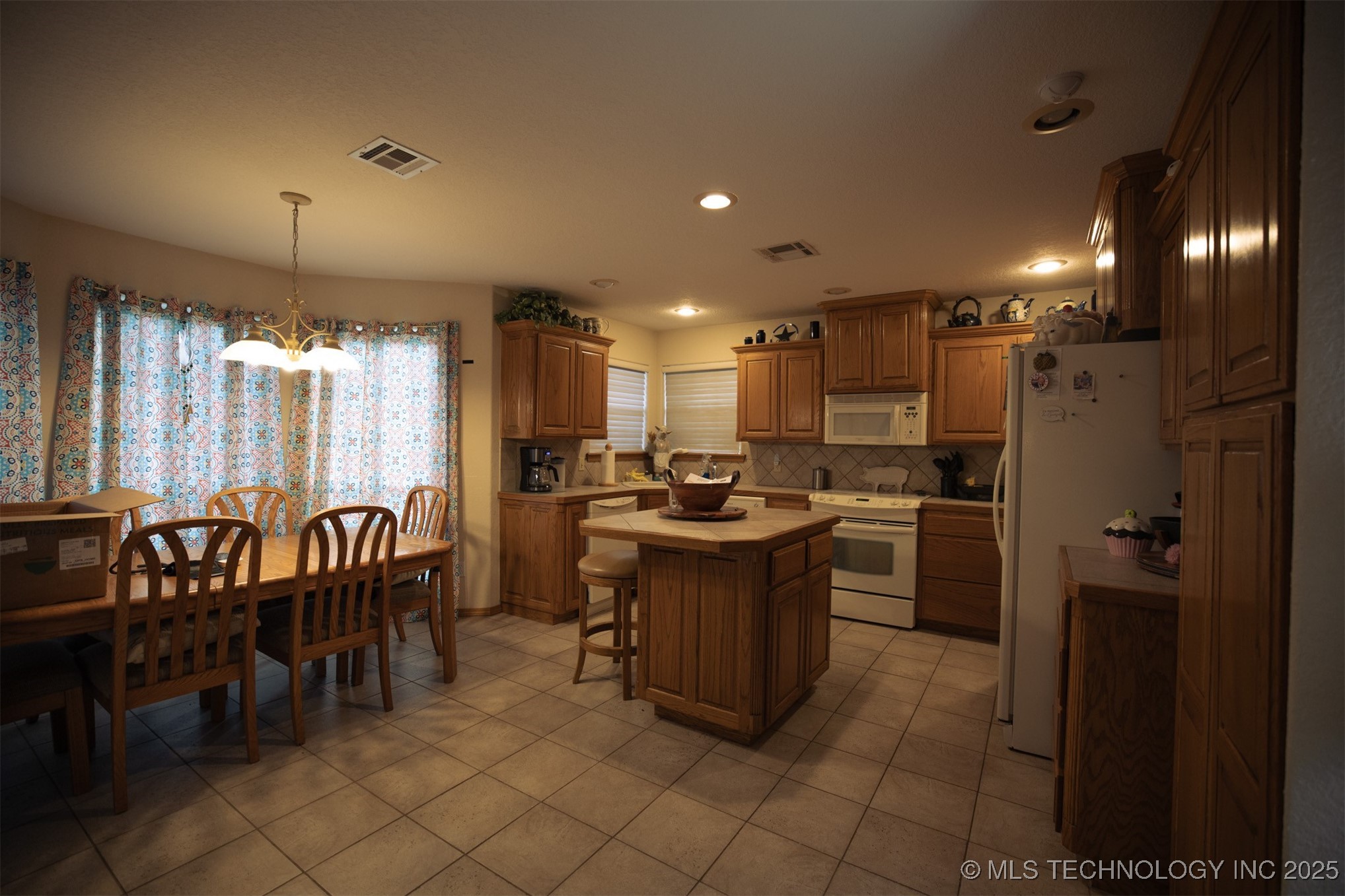 213 Laurel Street Property Photo 8