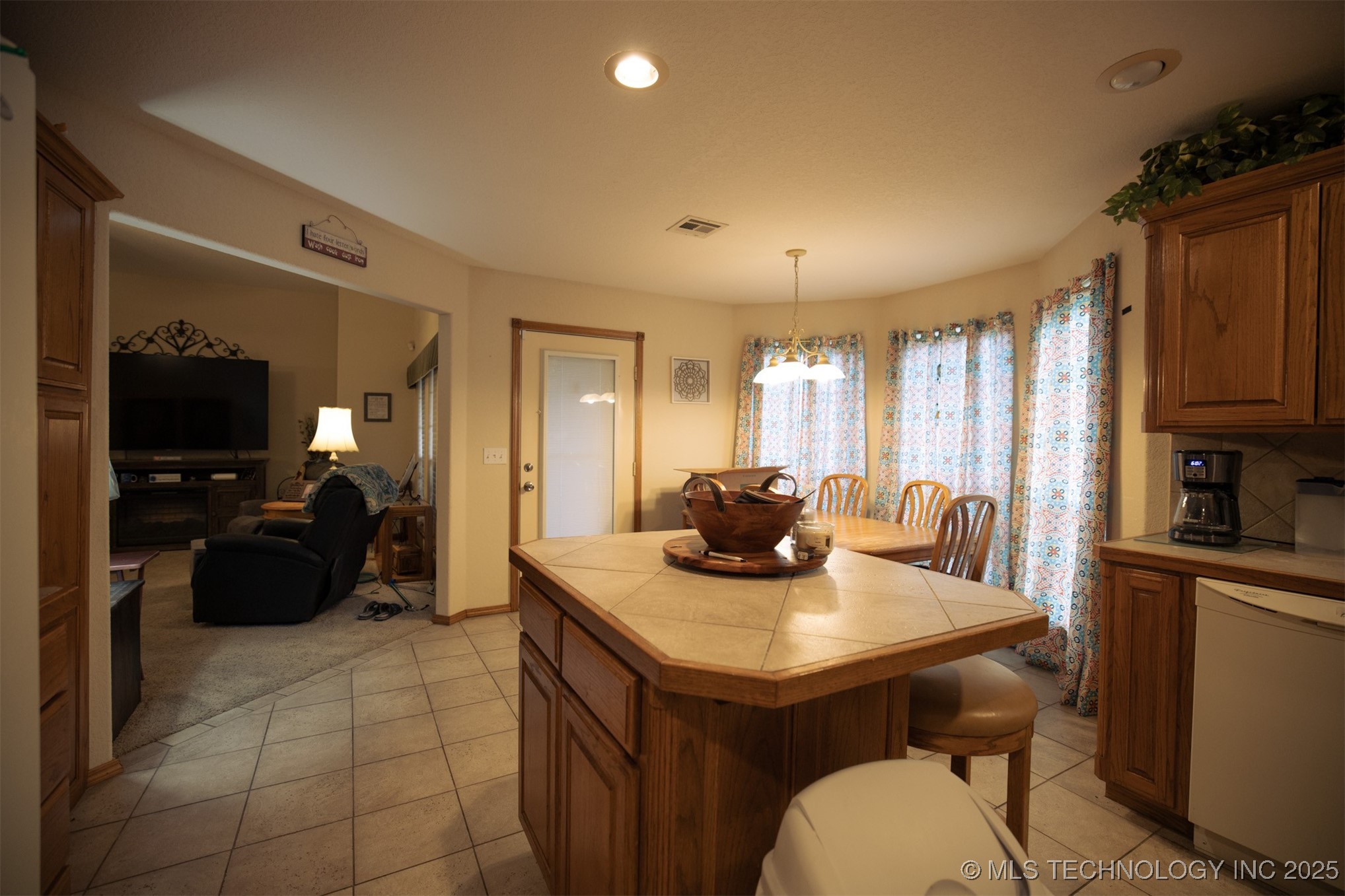 213 Laurel Street Property Photo 13