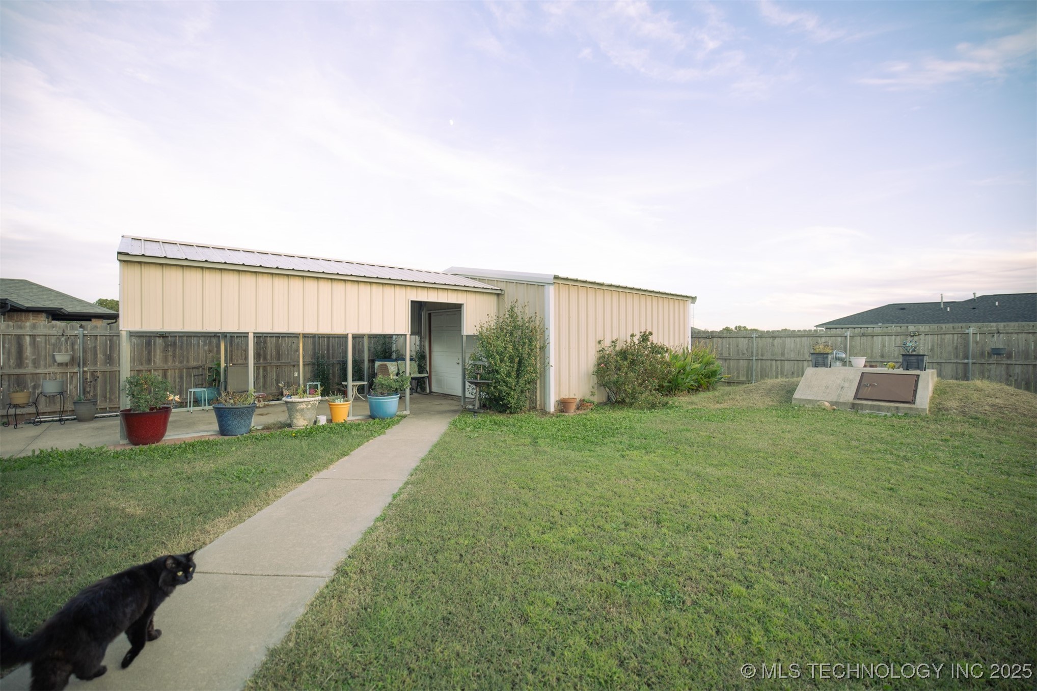 213 Laurel Street Property Photo 25