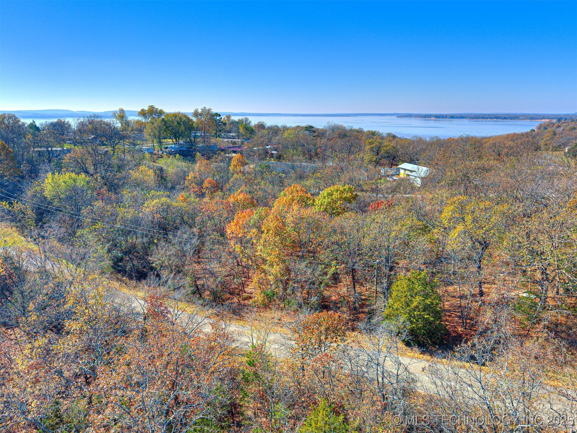 221 Robin Road Property Photo 1