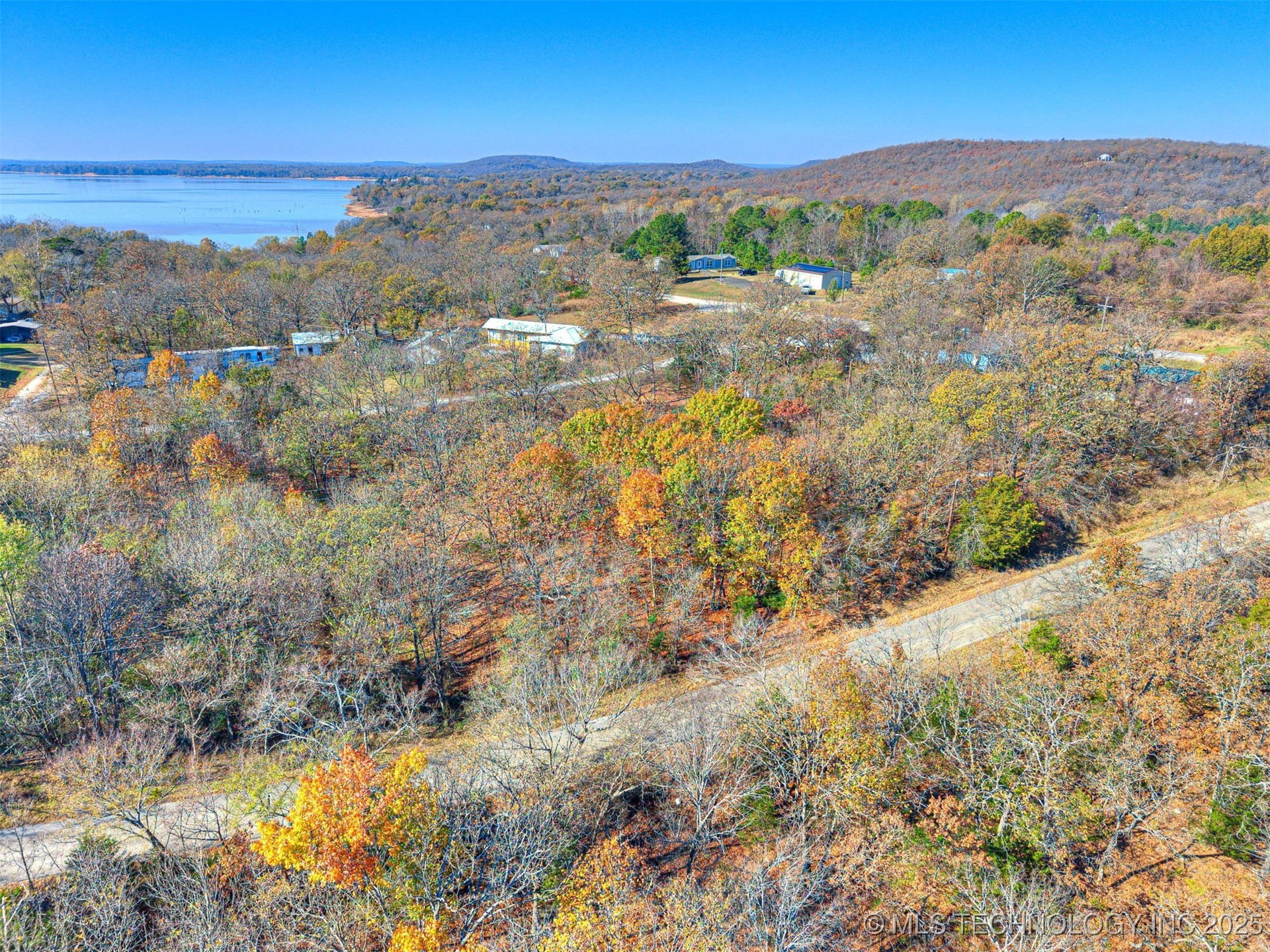 221 Robin Road Property Photo 4