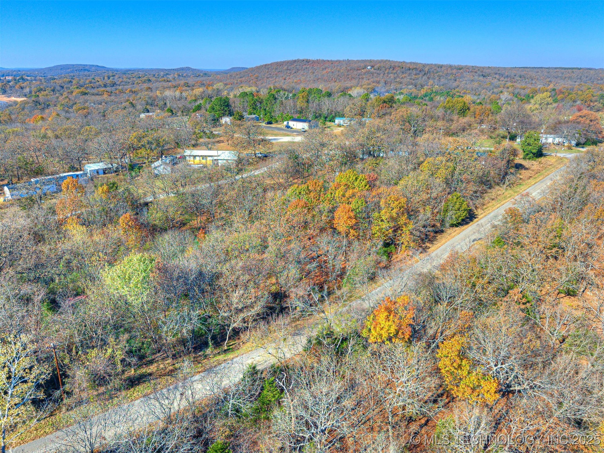 221 Robin Road Property Photo 5