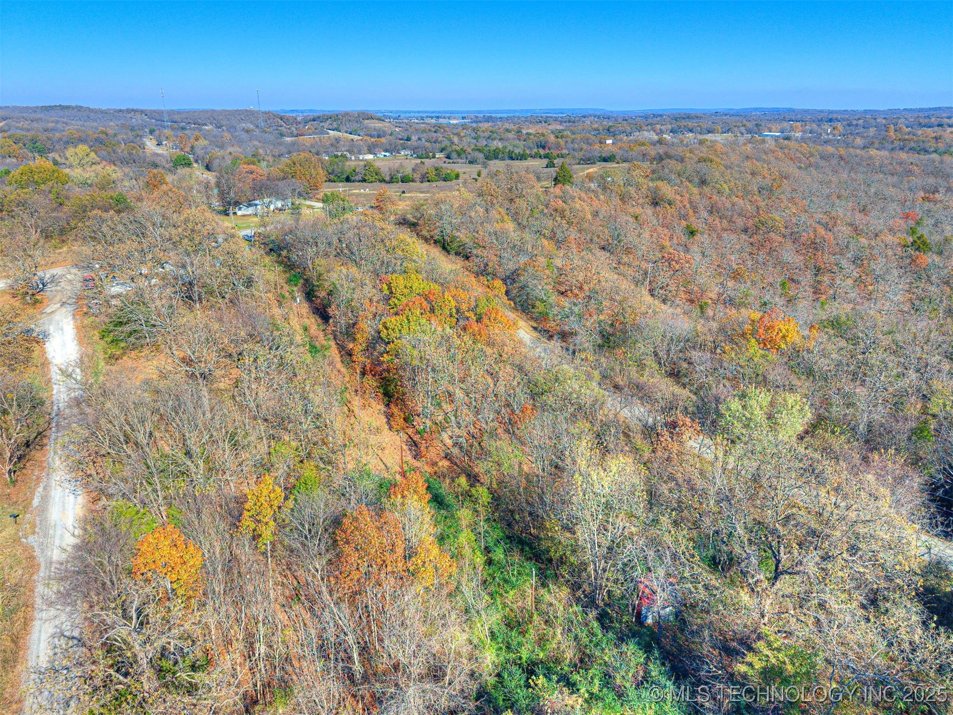 221 Robin Road Property Photo 8