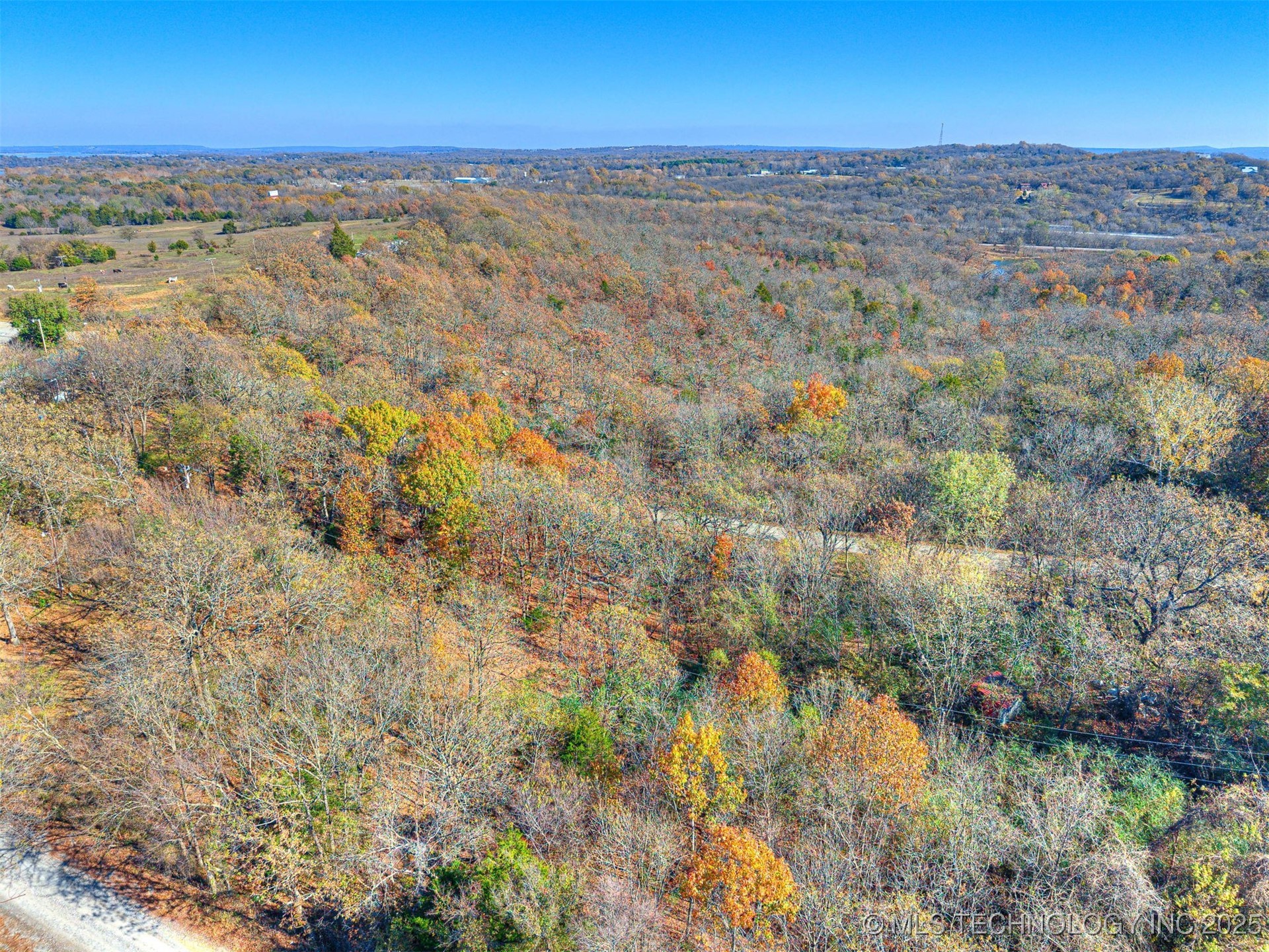 221 Robin Road Property Photo 9