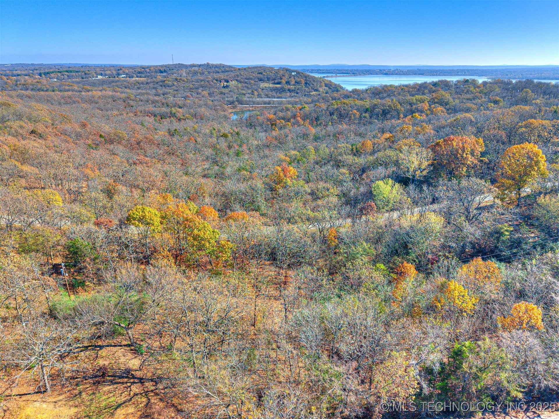 221 Robin Road Property Photo 10