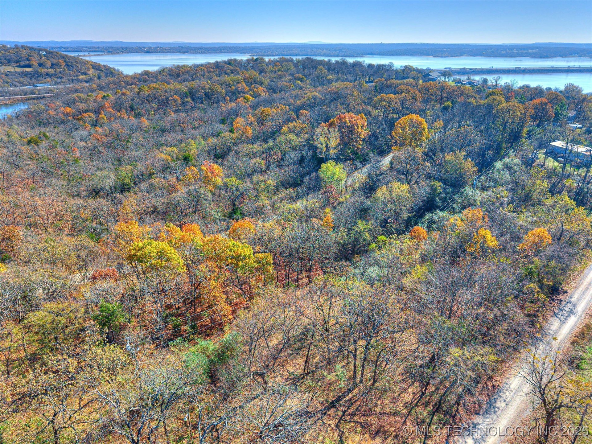 221 Robin Road Property Photo 11