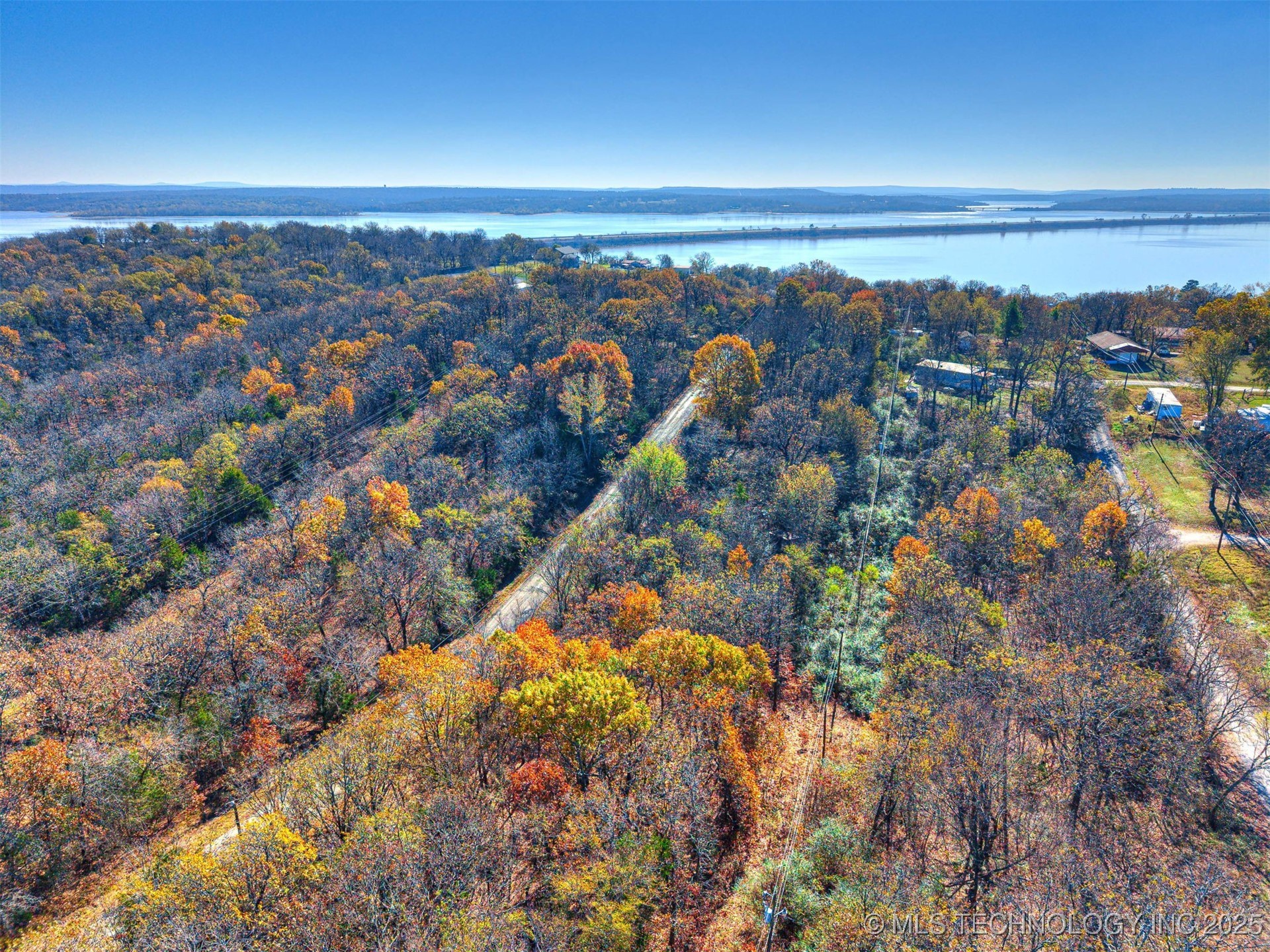 221 Robin Road Property Photo 12