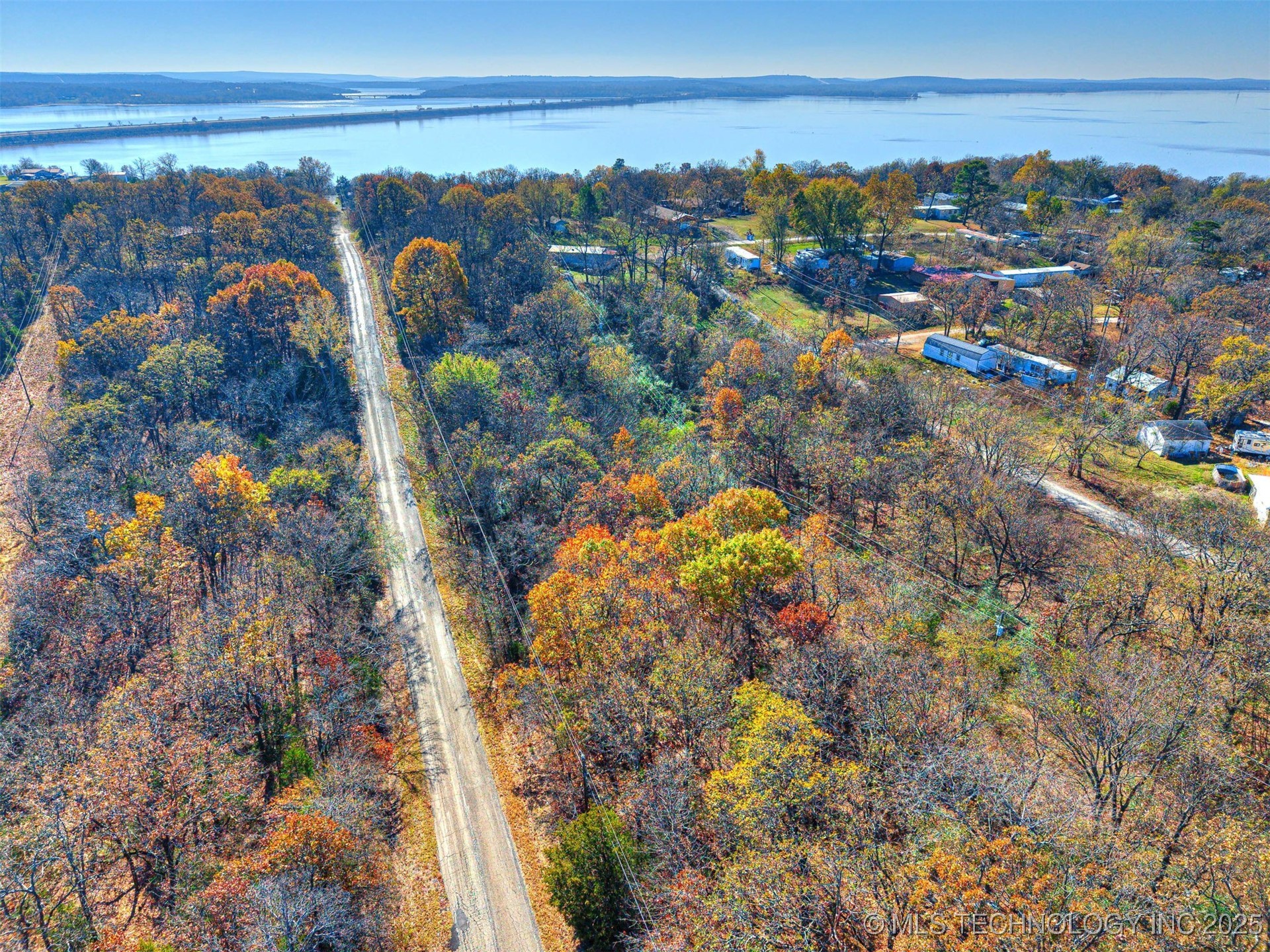 221 Robin Road Property Photo 13