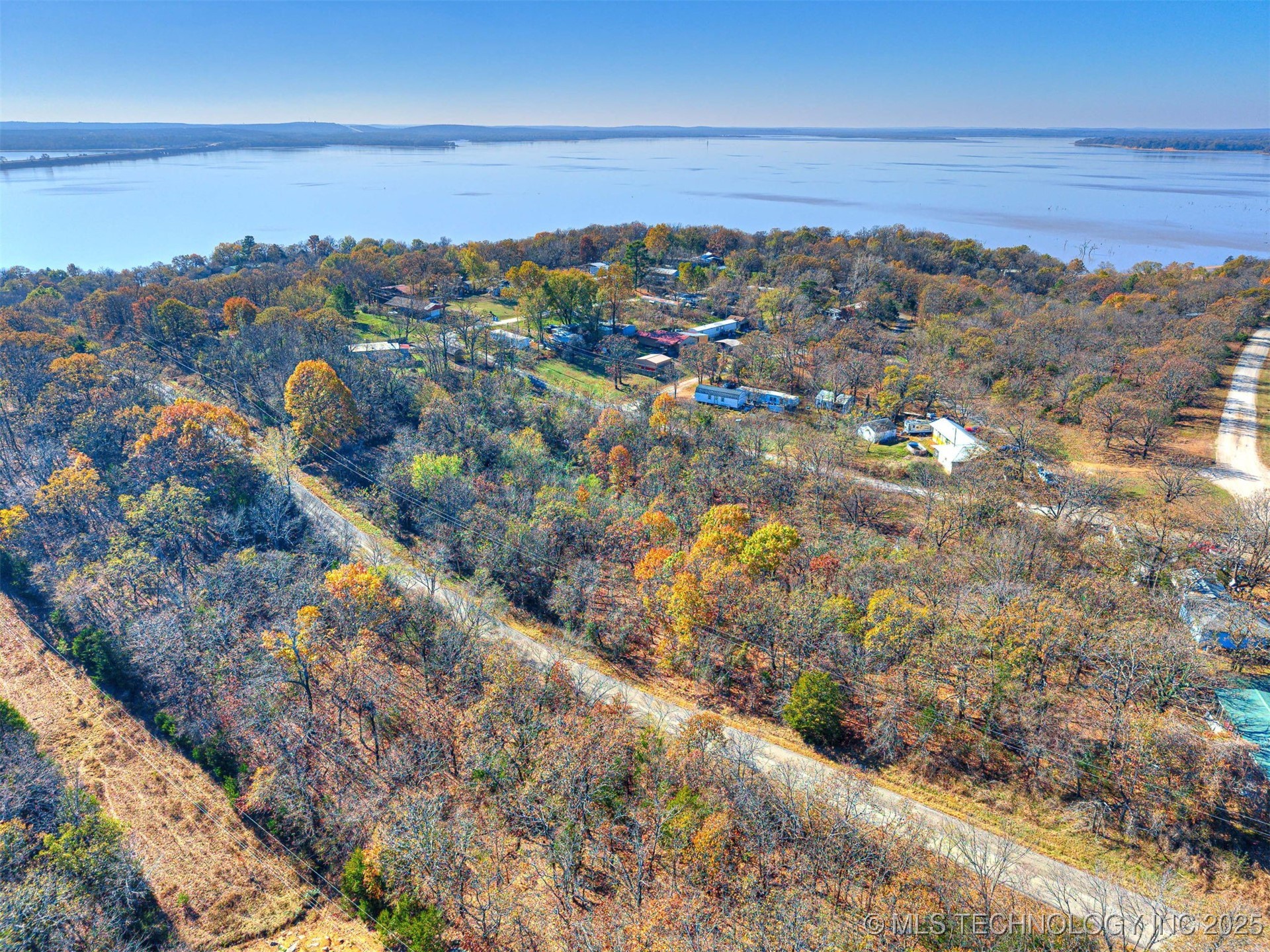 221 Robin Road Property Photo 14