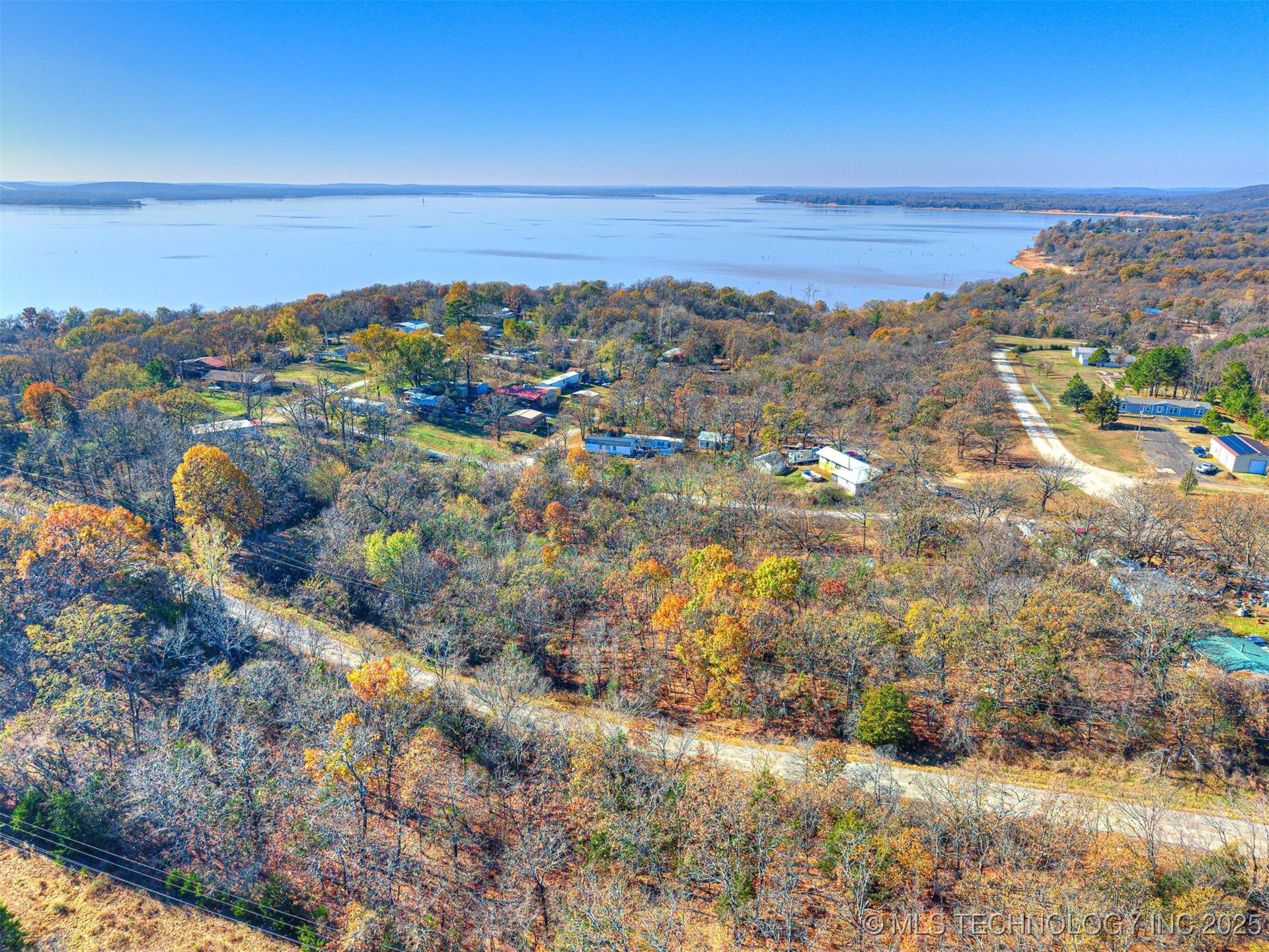 221 Robin Road Property Photo 15