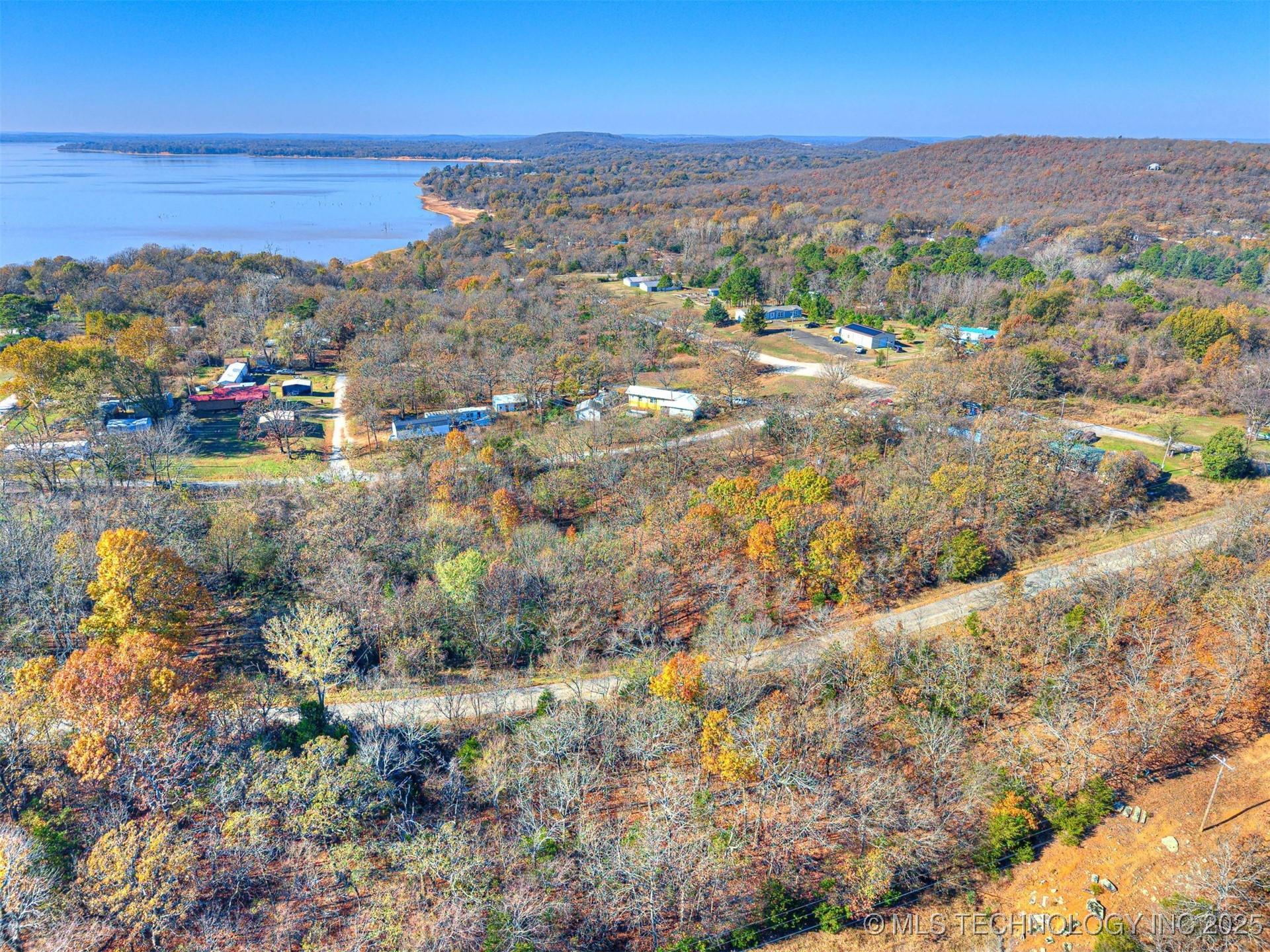 221 Robin Road Property Photo 17