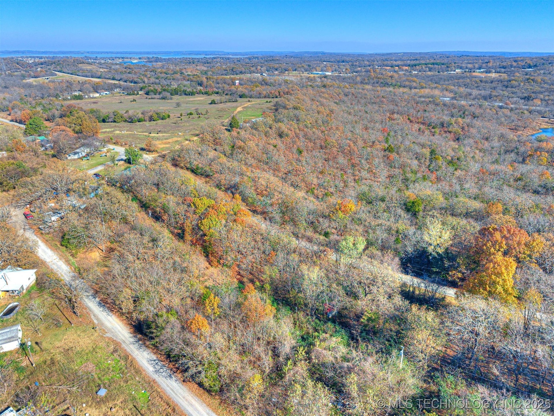 221 Robin Road Property Photo 21