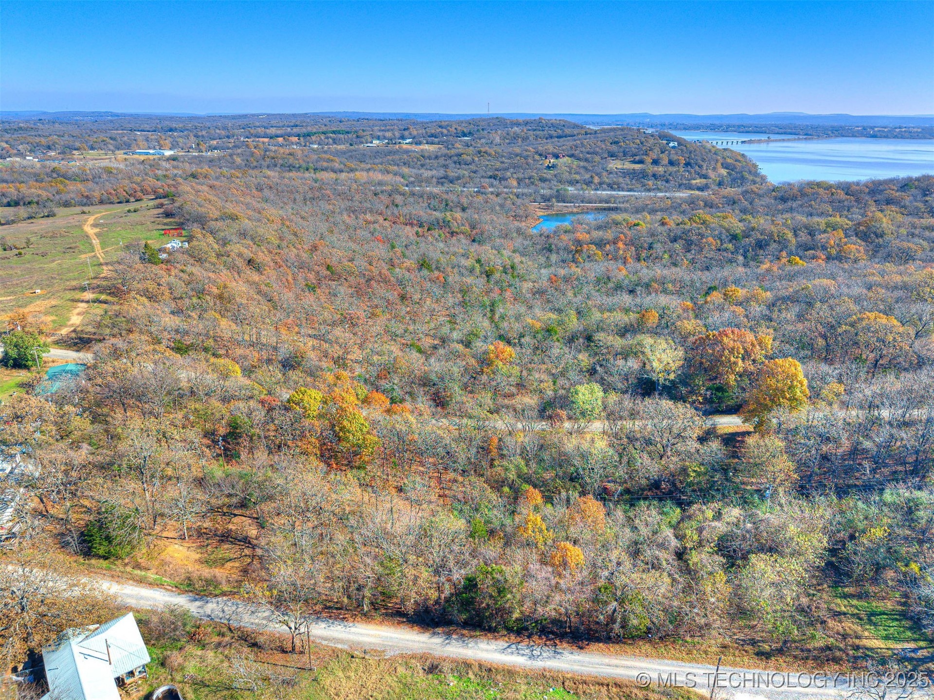 221 Robin Road Property Photo 22