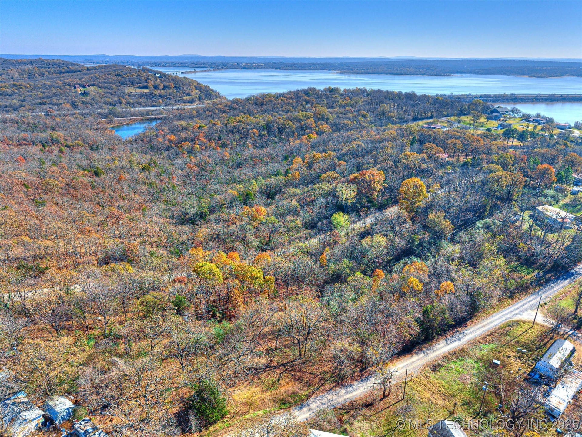 221 Robin Road Property Photo 23