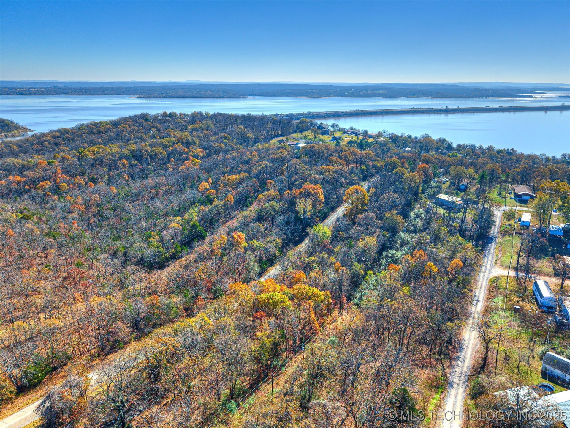 221 Robin Road Property Photo 24